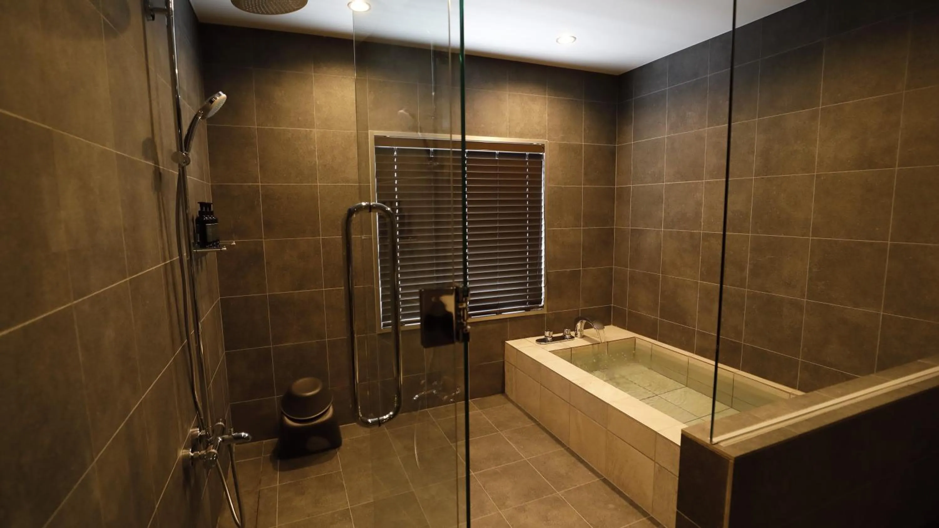 Bathroom in tokinos