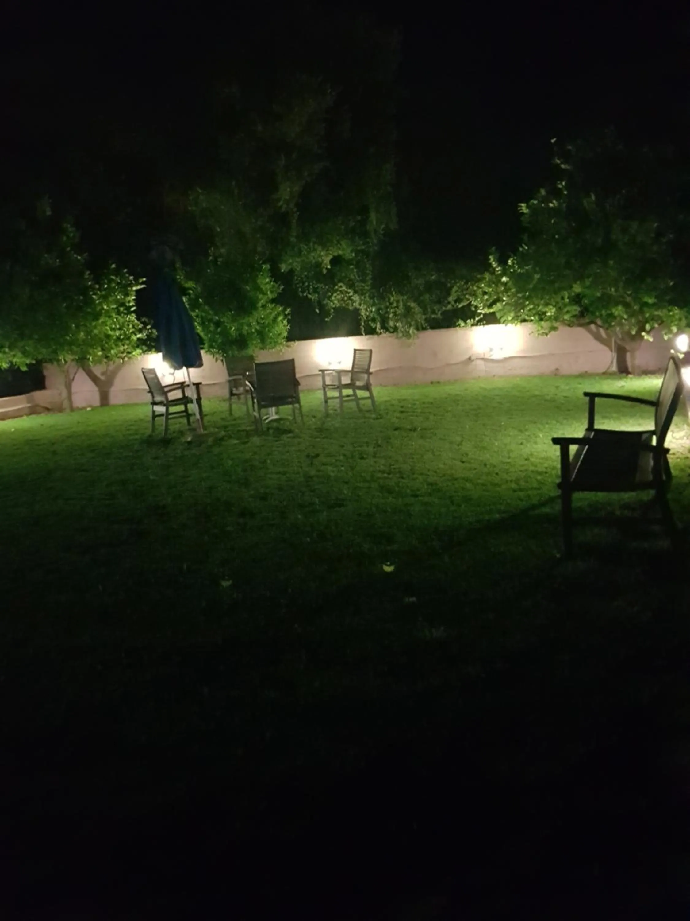 Night in Johnhara Studios & Apartments