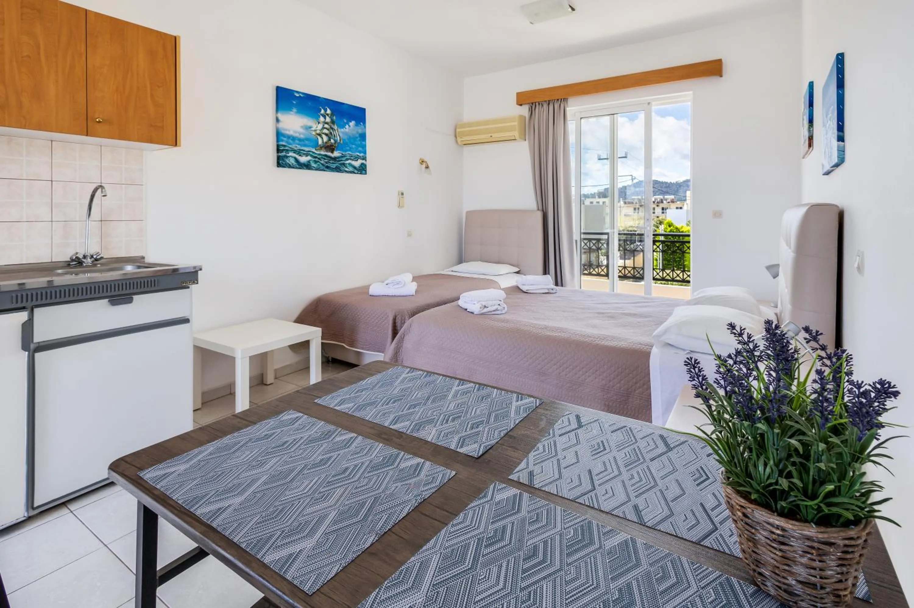 Bed in Johnhara Studios & Apartments