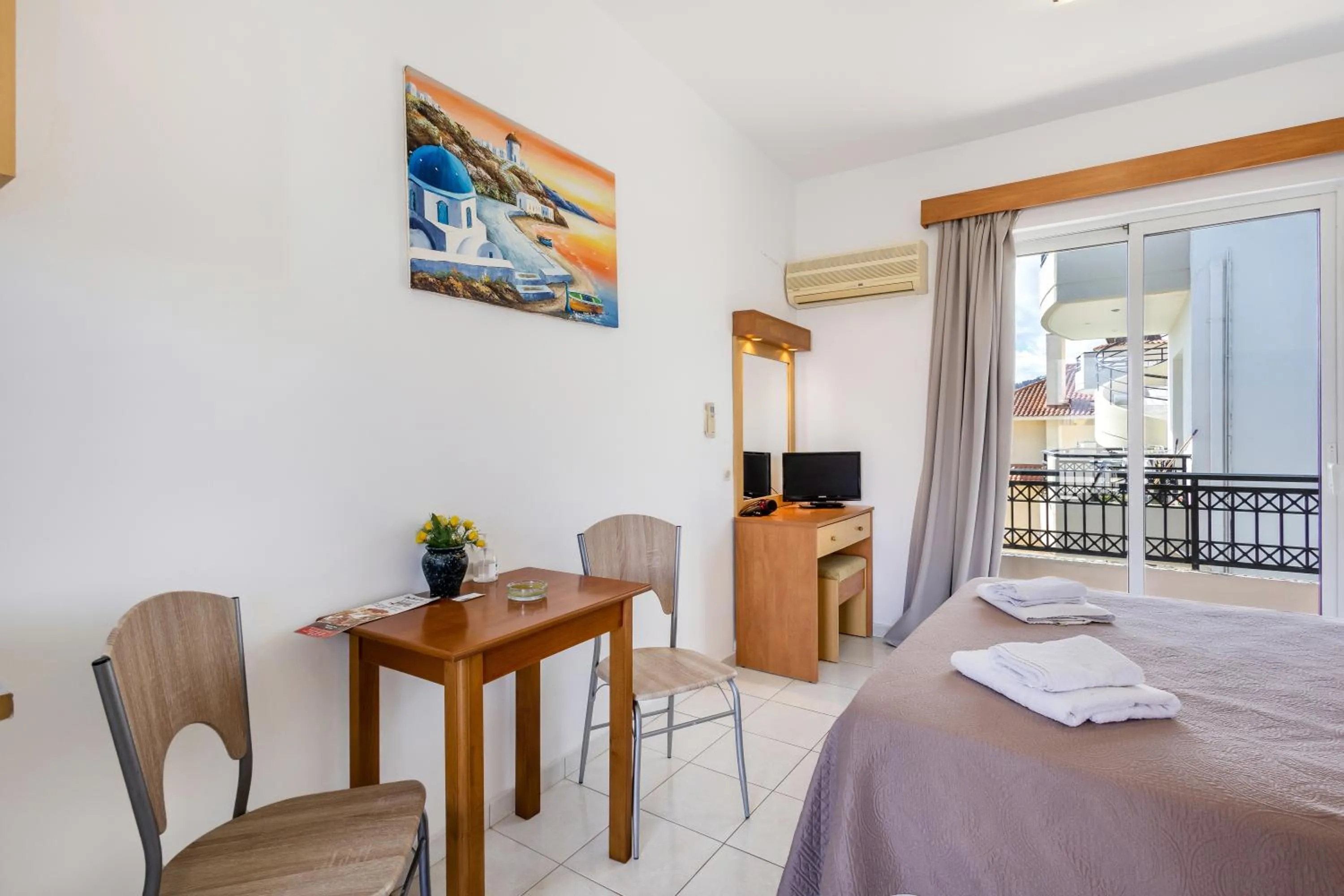 Bed in Johnhara Studios & Apartments