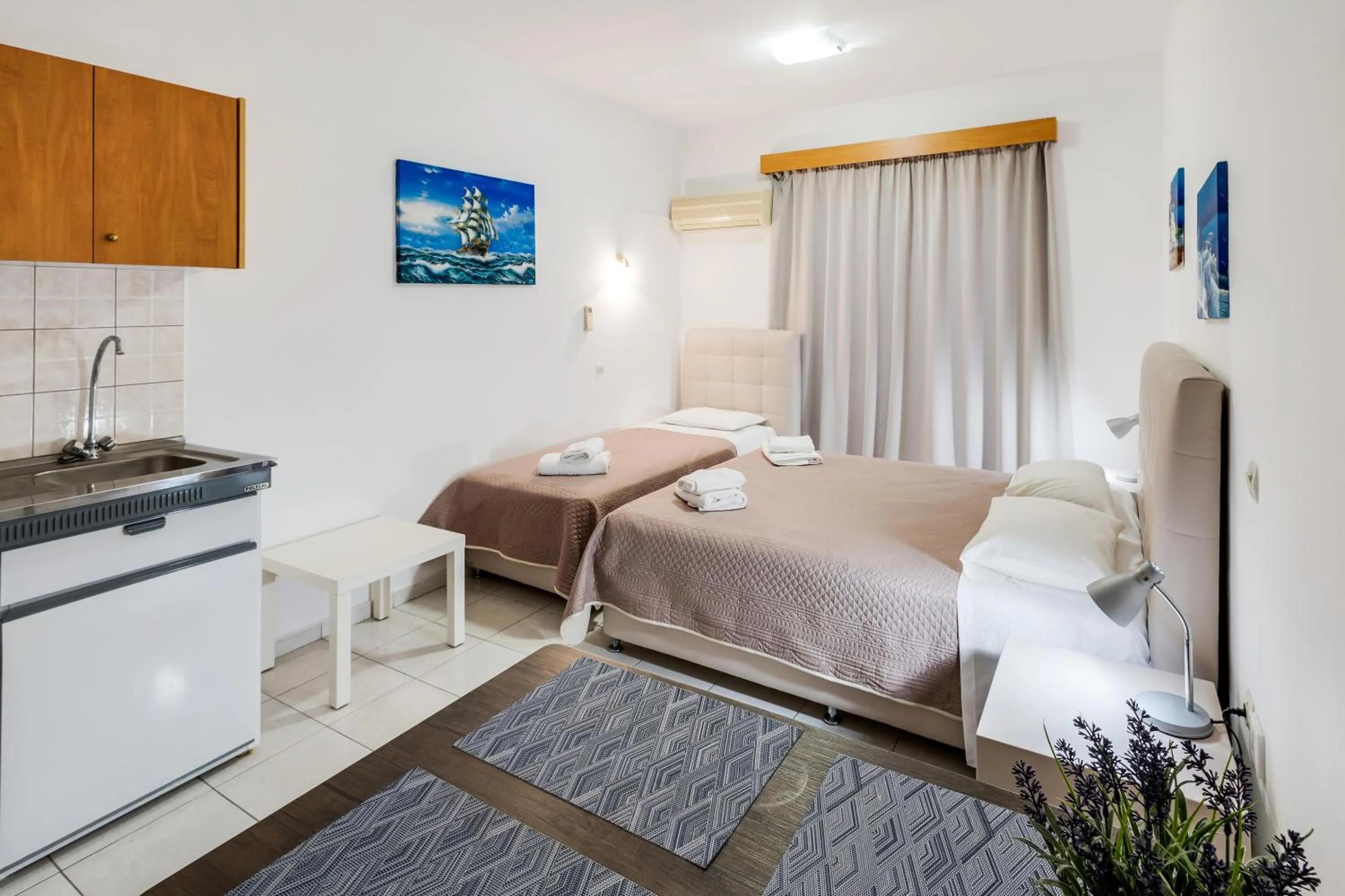 Bed in Johnhara Studios & Apartments