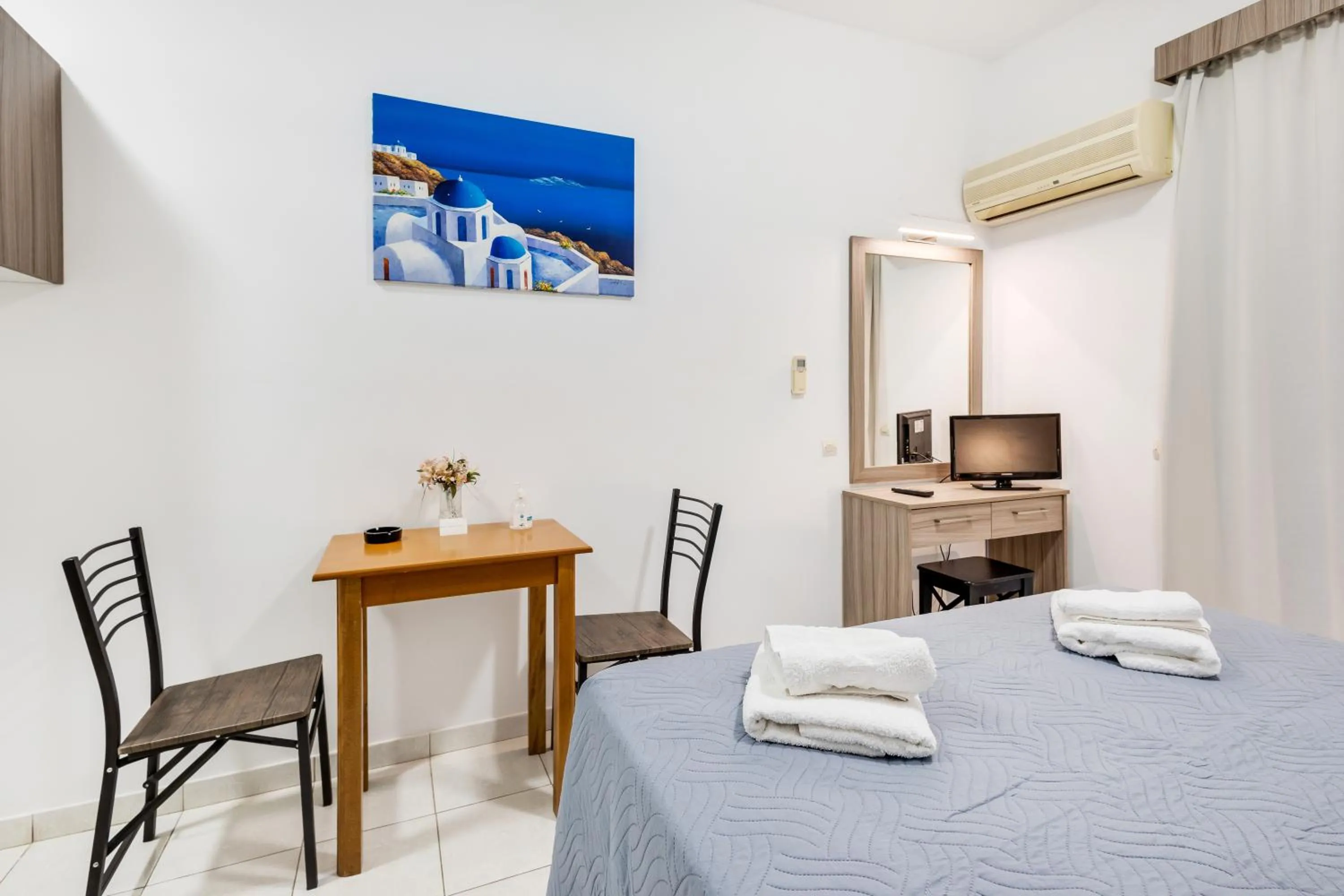 Bed in Johnhara Studios & Apartments