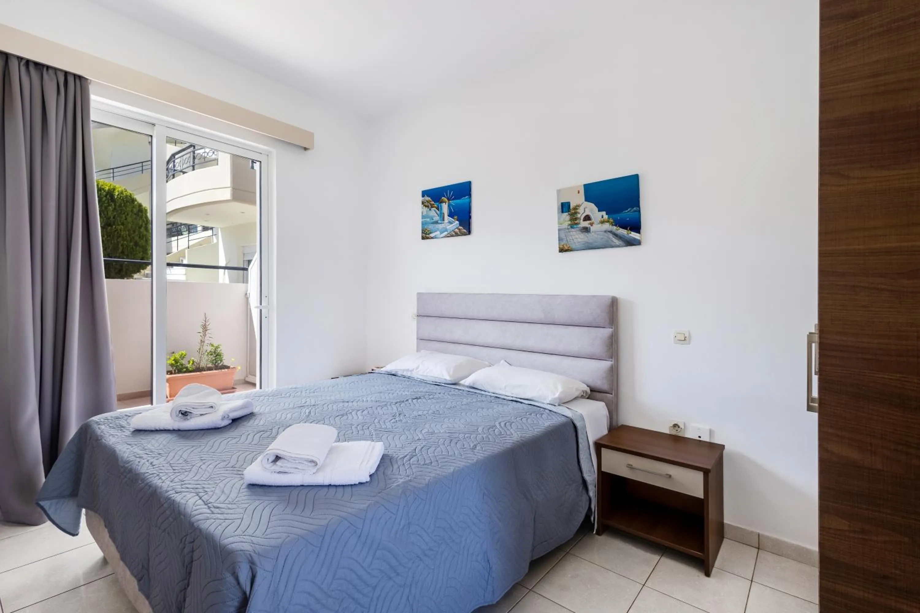 Bed in Johnhara Studios & Apartments
