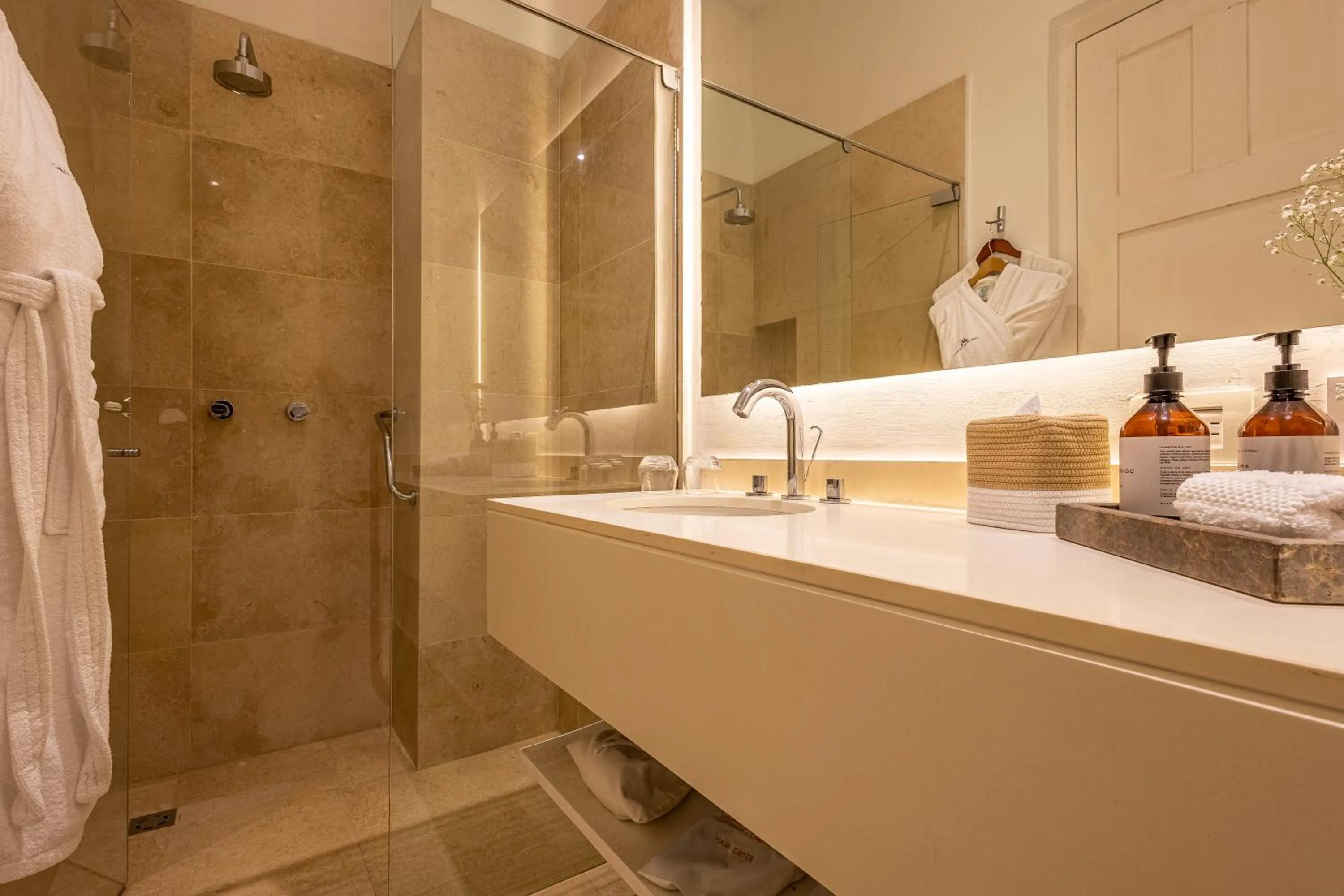 Shower in Hotel Casa del Gobernador