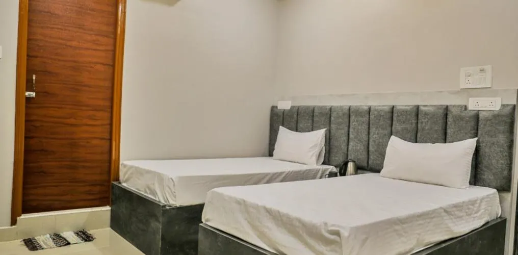 Bed in Hotel Ceasta, Beside US Consulate Hyderabad, Gachibowli