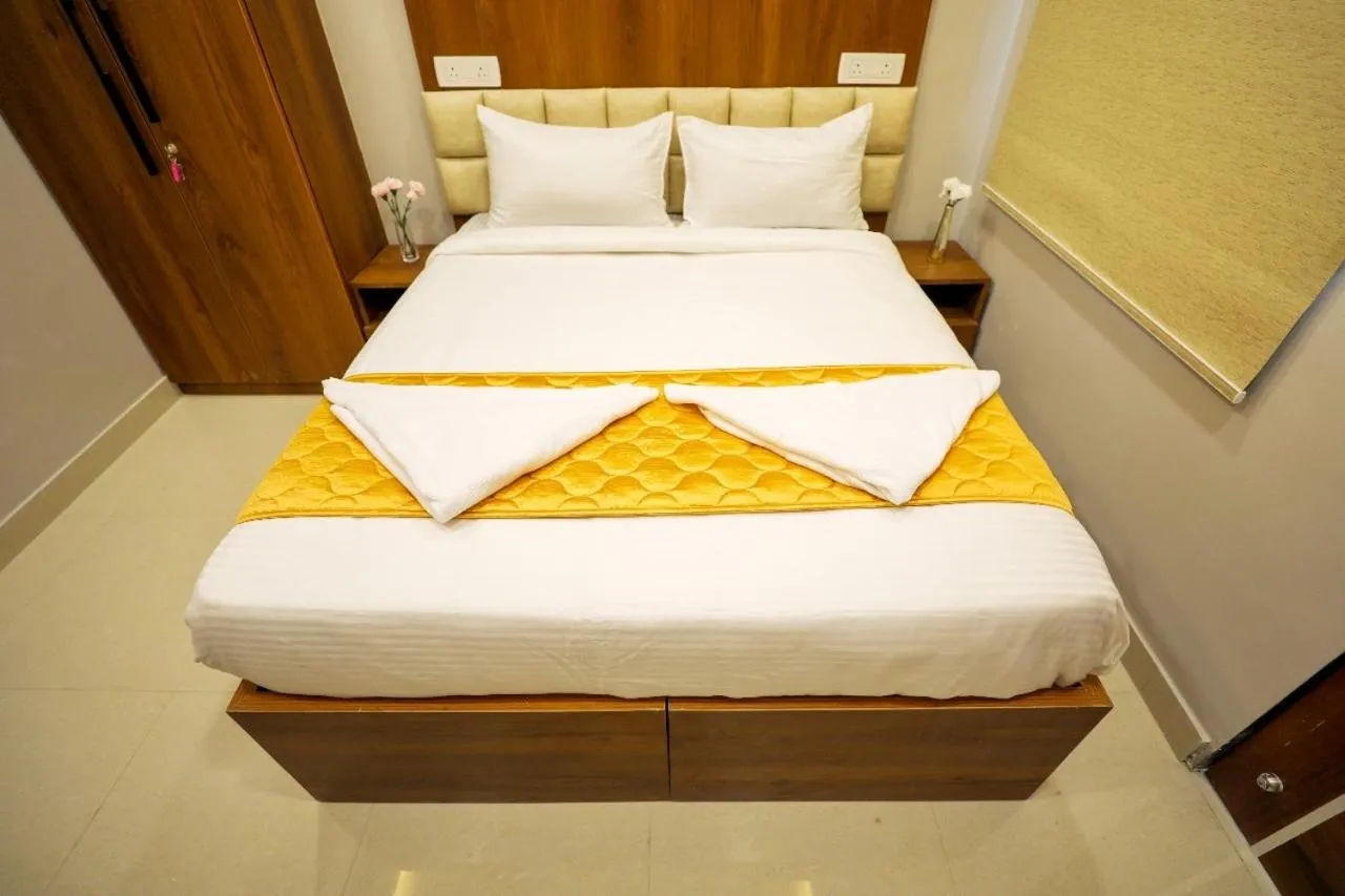 Bed in Hotel Ceasta, Beside US Consulate Hyderabad, Gachibowli