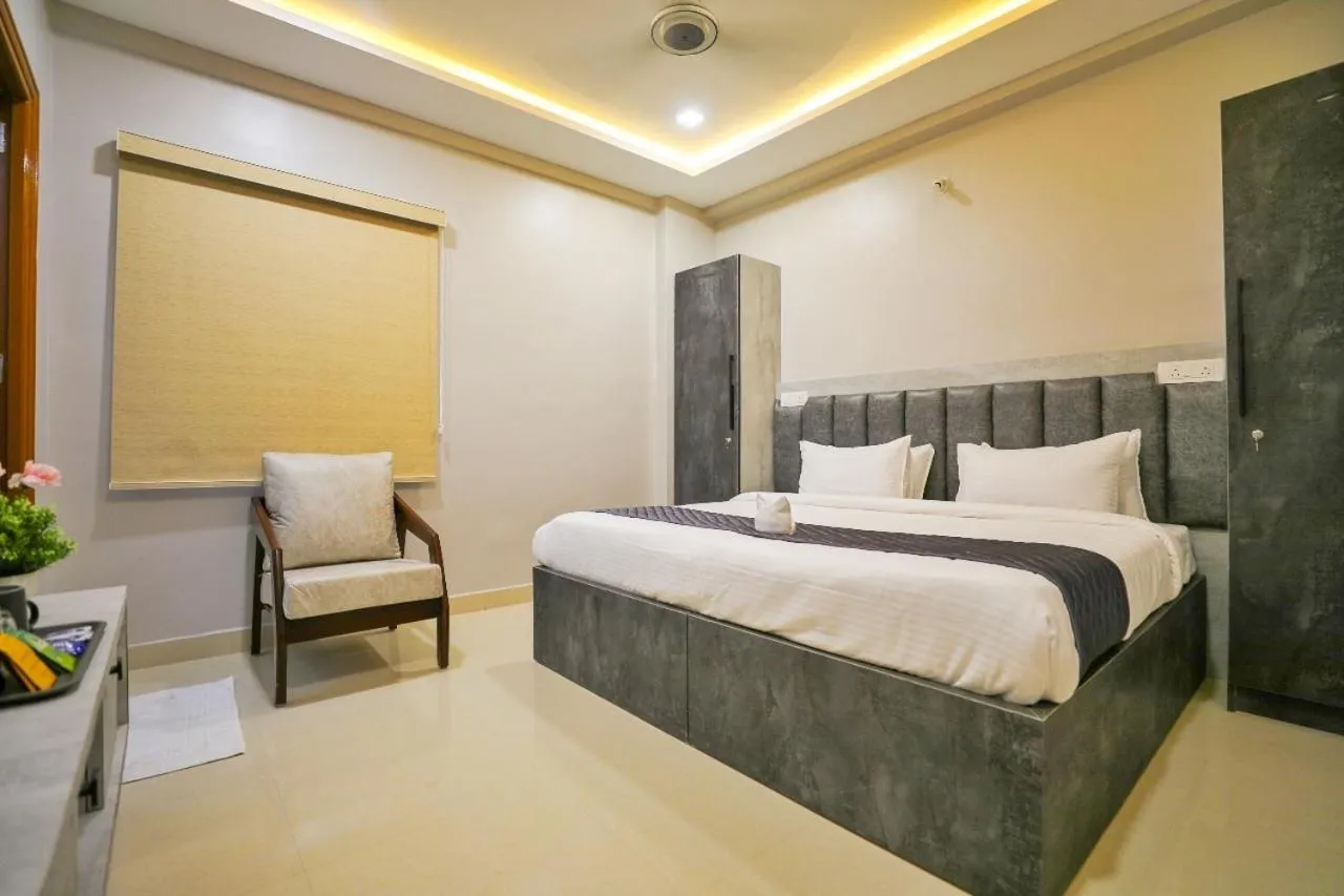 Bed in Hotel Ceasta, Beside US Consulate Hyderabad, Gachibowli