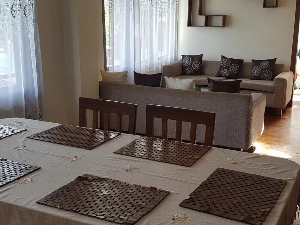 Cafe Shillong Bed and Breakfast