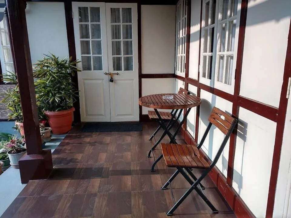 Cafe Shillong Bed and Breakfast