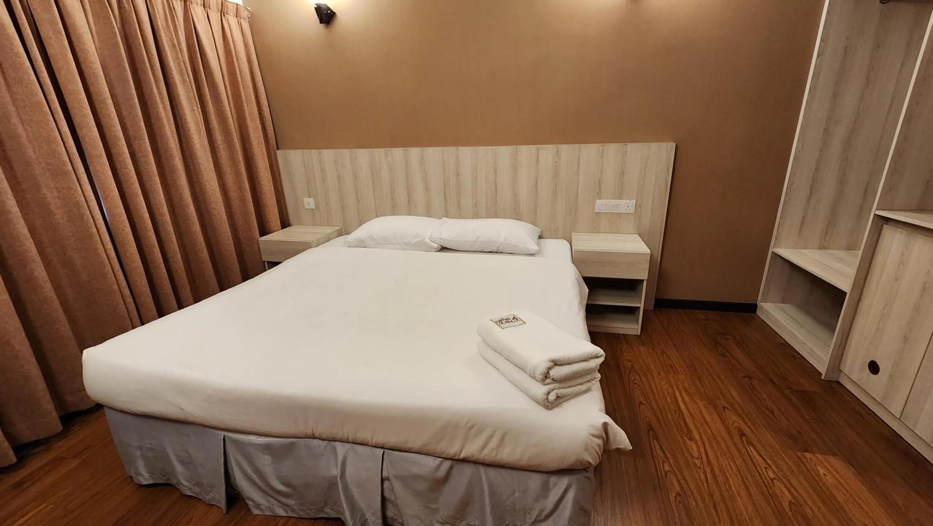 Bedroom, Bed in Fair Park Premier