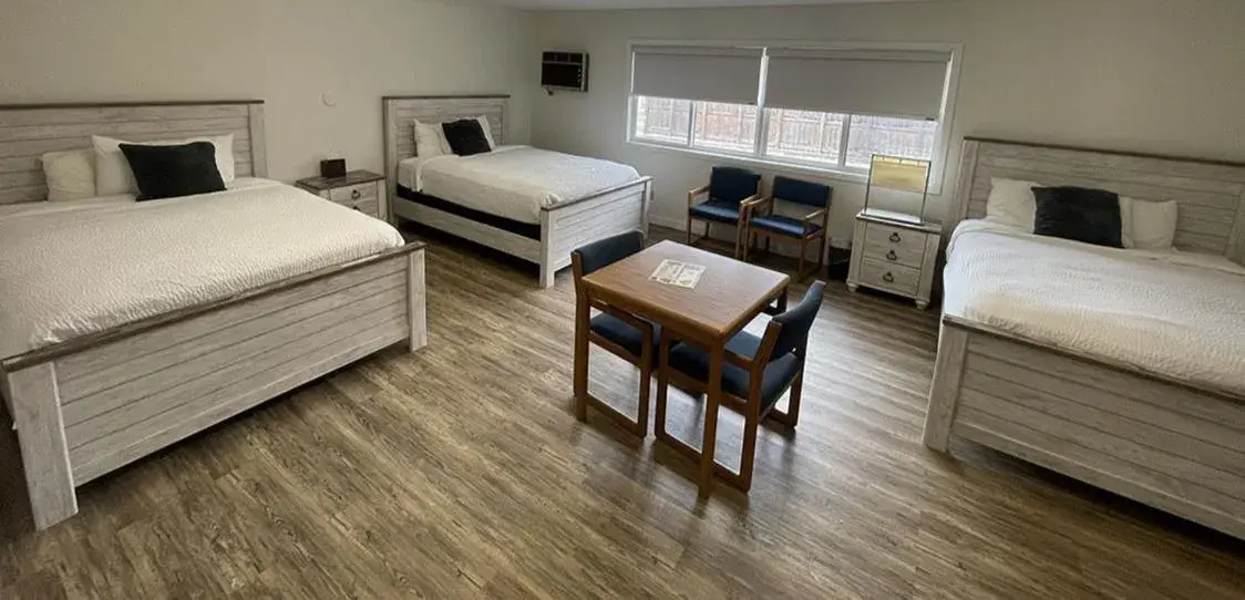 Deluxe Queen Room with Three Queen Beds - Non-Smoking in The Patch Lodge, Trademark Collection by Wyndham Deluxe Queen Room with Three Queen Beds - Non-Smoking in The Patch Lodge, Trademark Collection by Wyndham