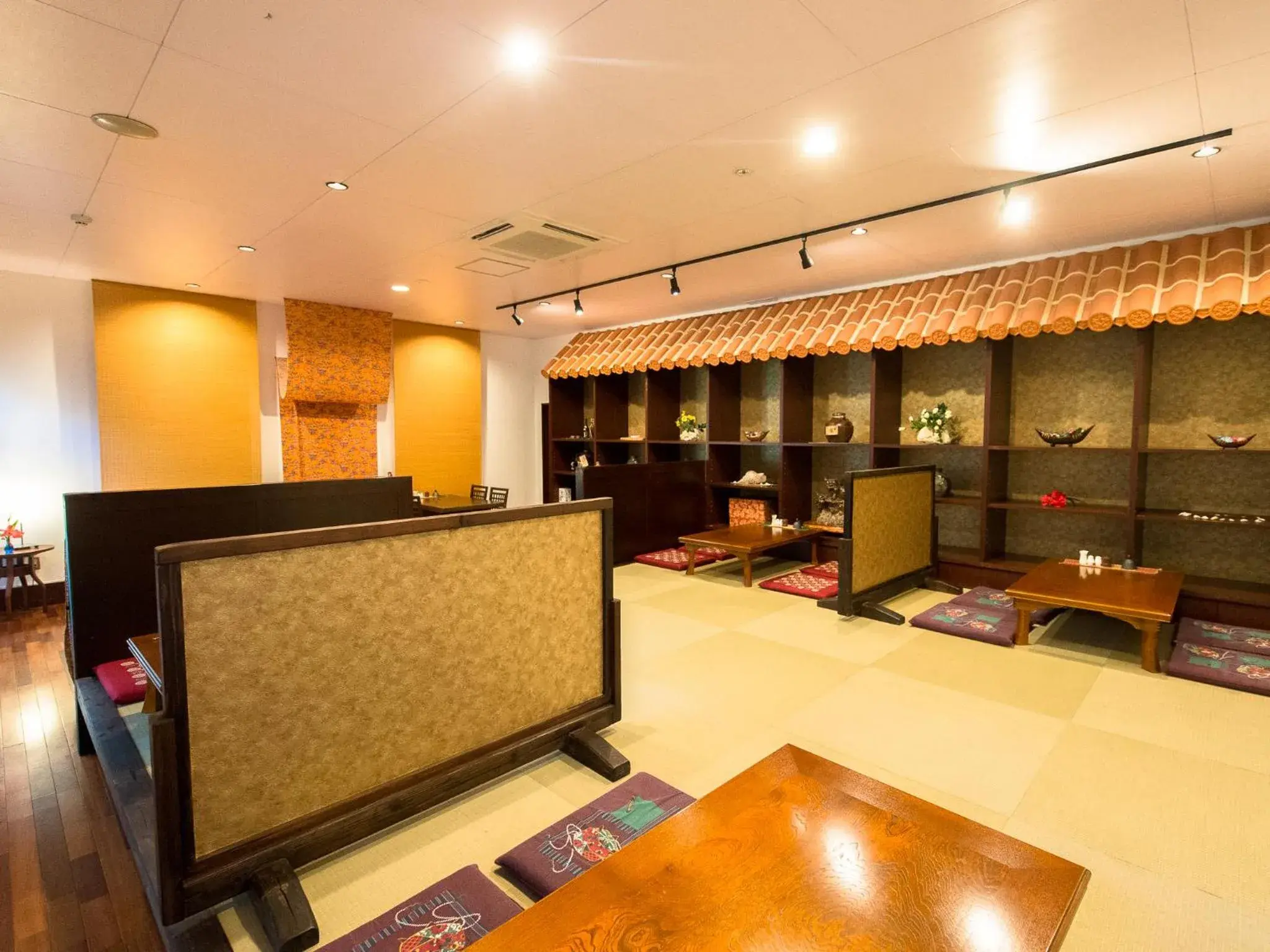 Restaurant/places to eat in LiVEMAX Amms Canna Resort Villa Restaurant/places to eat in LiVEMAX Amms Canna Resort Villa