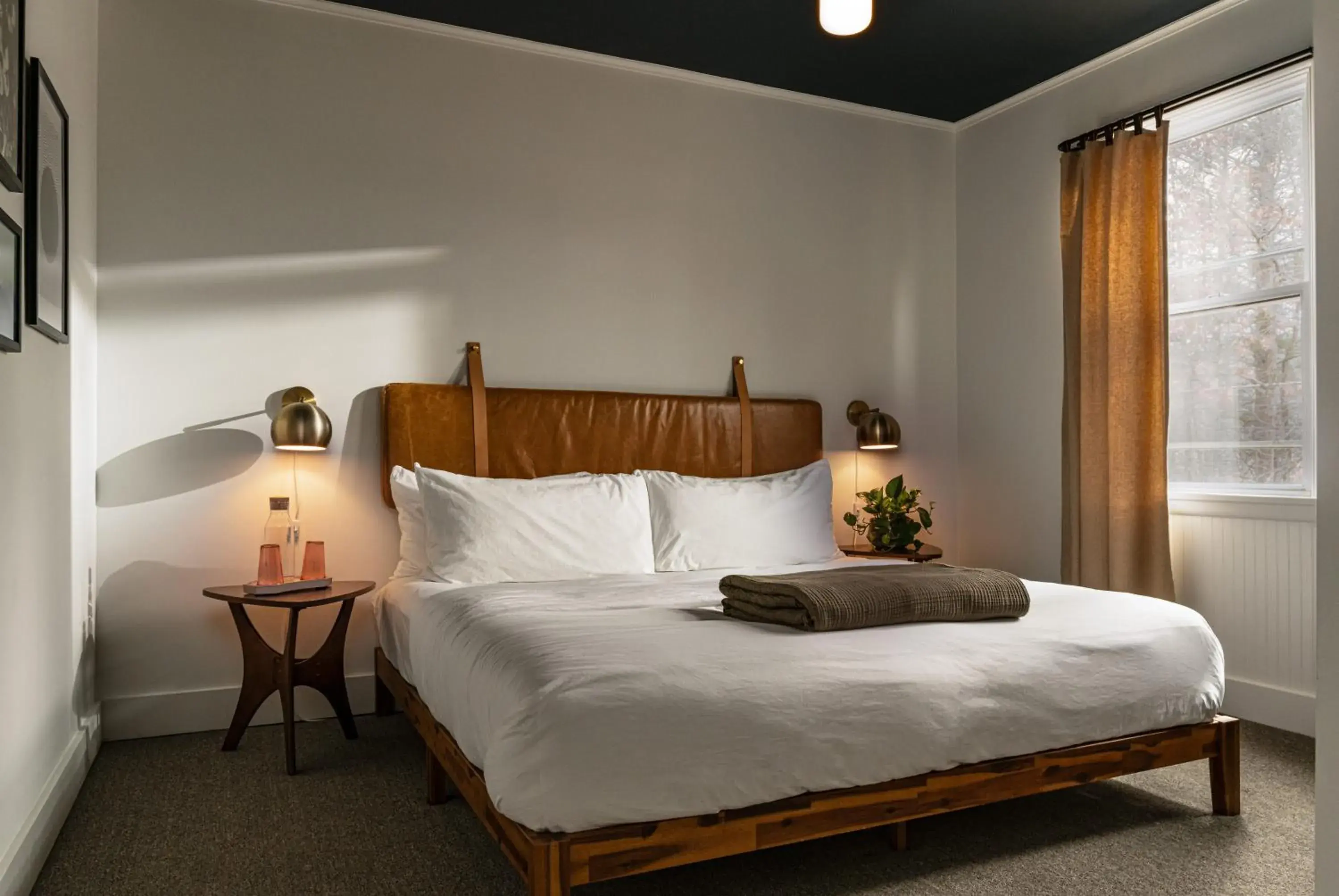 Standard Queen Room in The Darby Standard Queen Room in The Darby