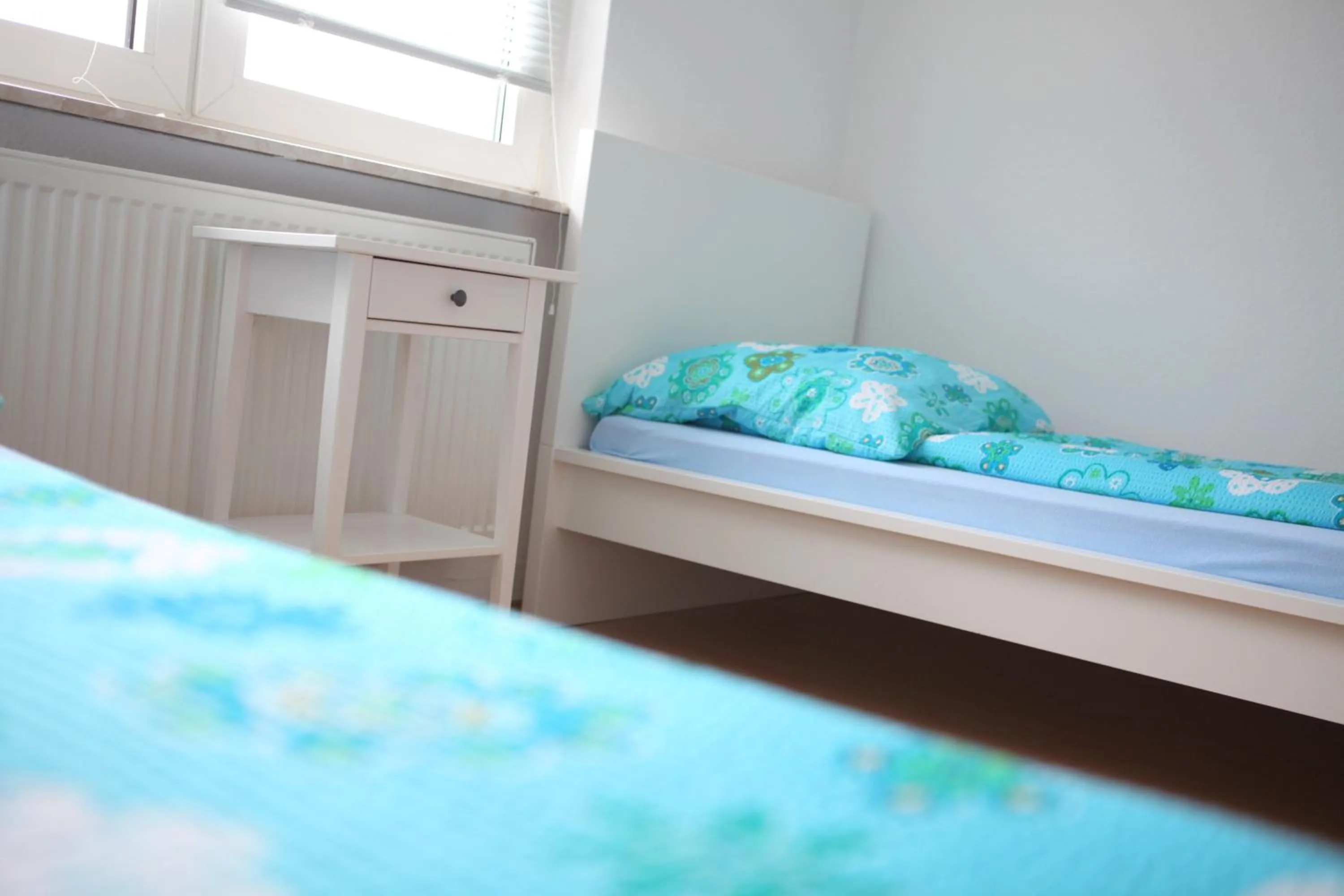 Photo of the whole room, Bed in White House Bochum Ehrenfeld