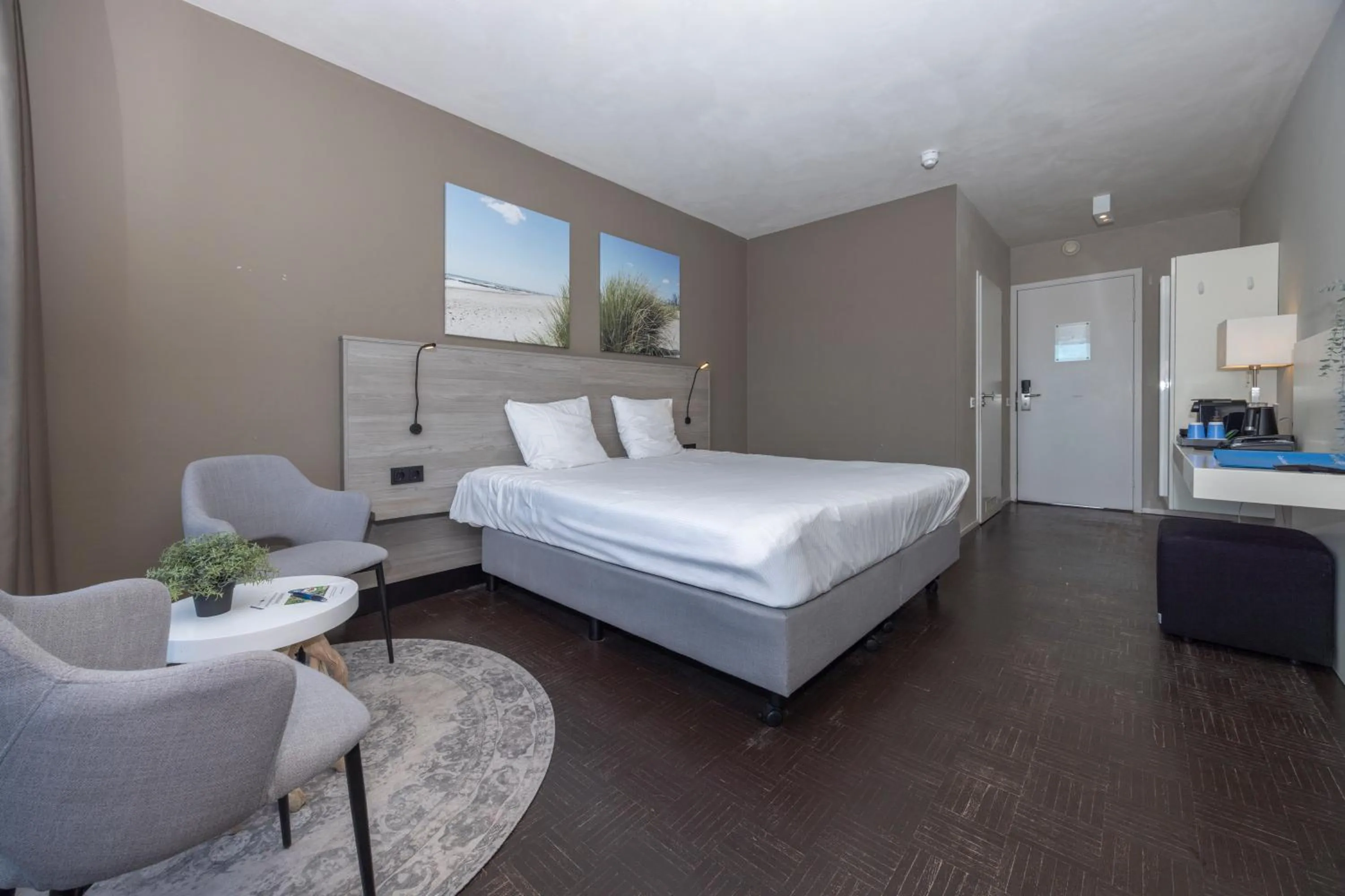 Photo of the whole room, Bed in Fletcher Hotel - Restaurant Elzenduin