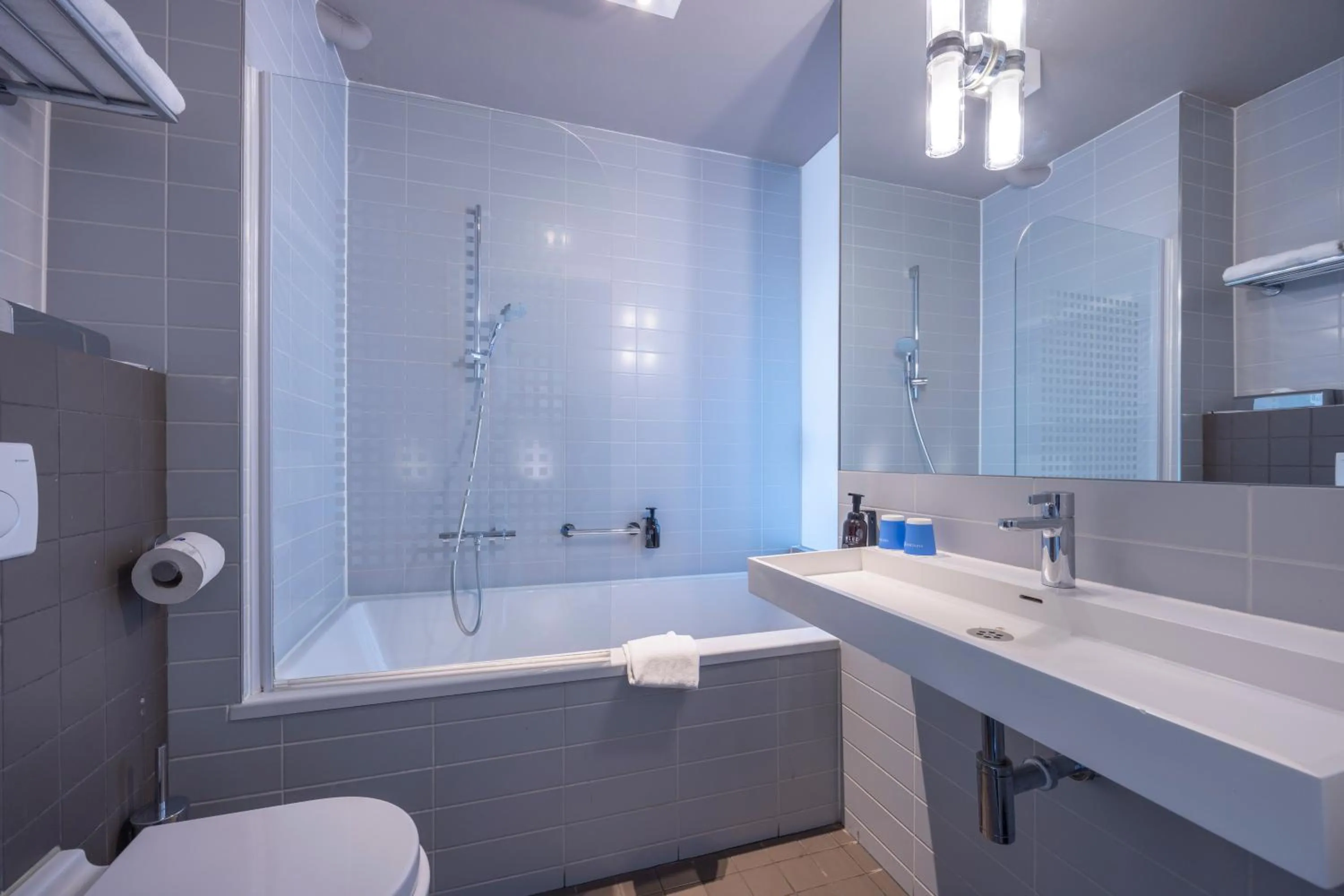 Shower in Fletcher Hotel - Restaurant Elzenduin