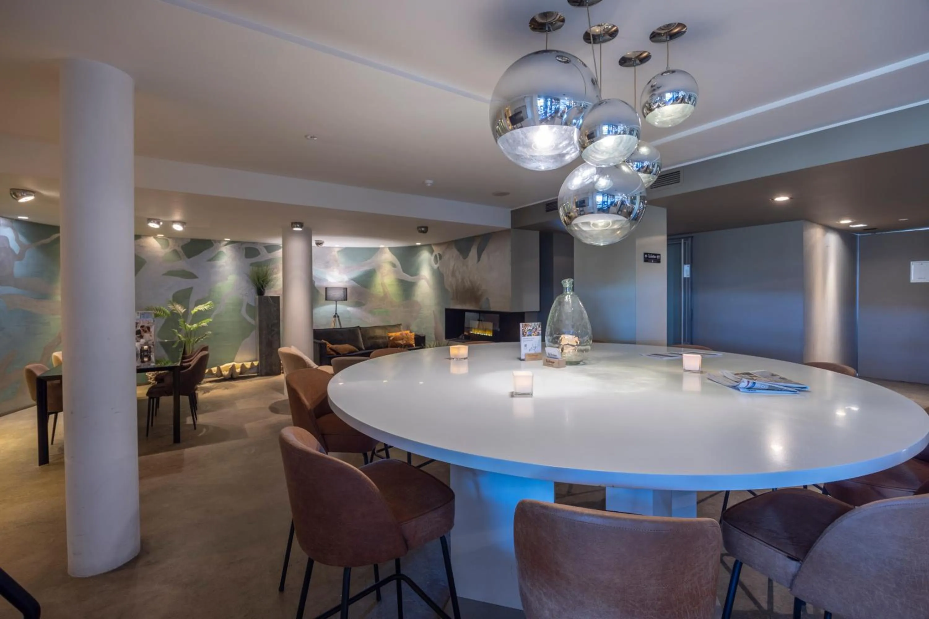 Seating area in Fletcher Hotel - Restaurant Elzenduin