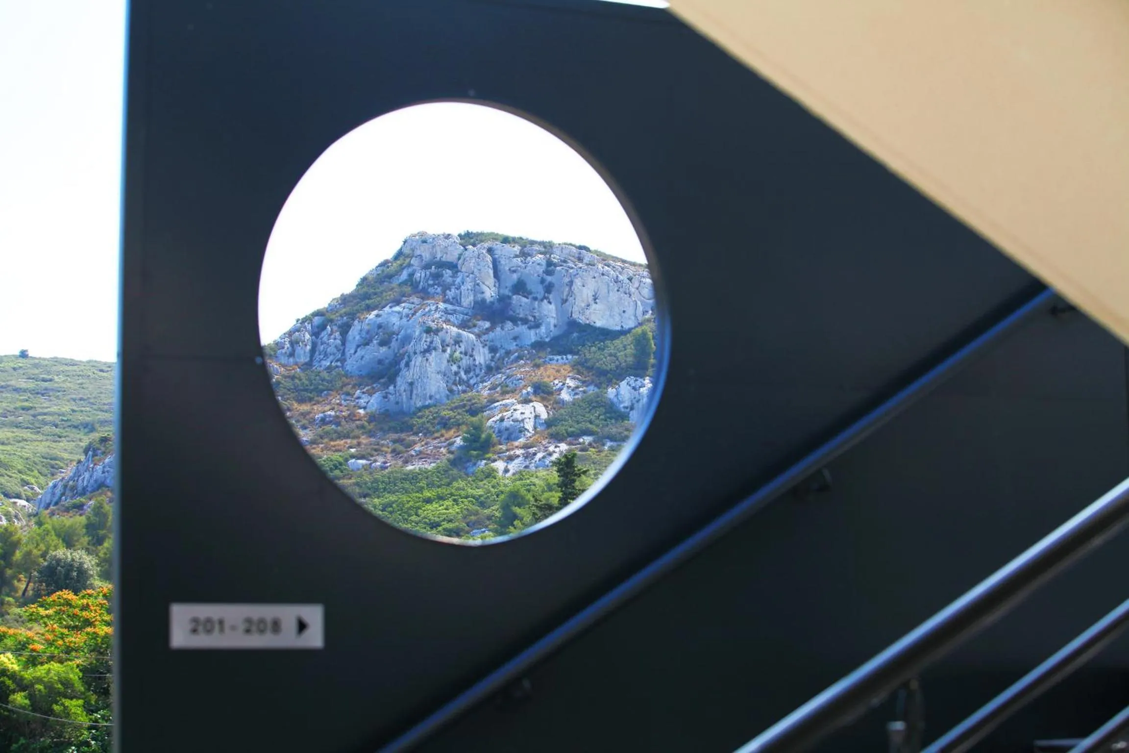 Decorative detail in Hôtel Restaurant les Pielettes