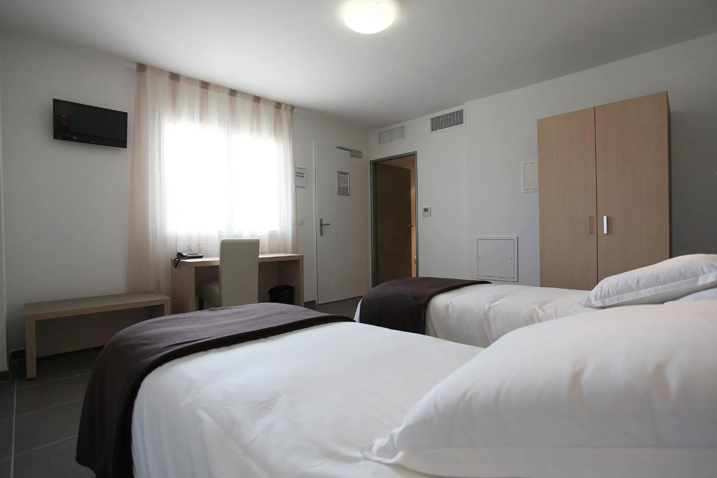 Photo of the whole room, Bed in Hôtel Restaurant les Pielettes