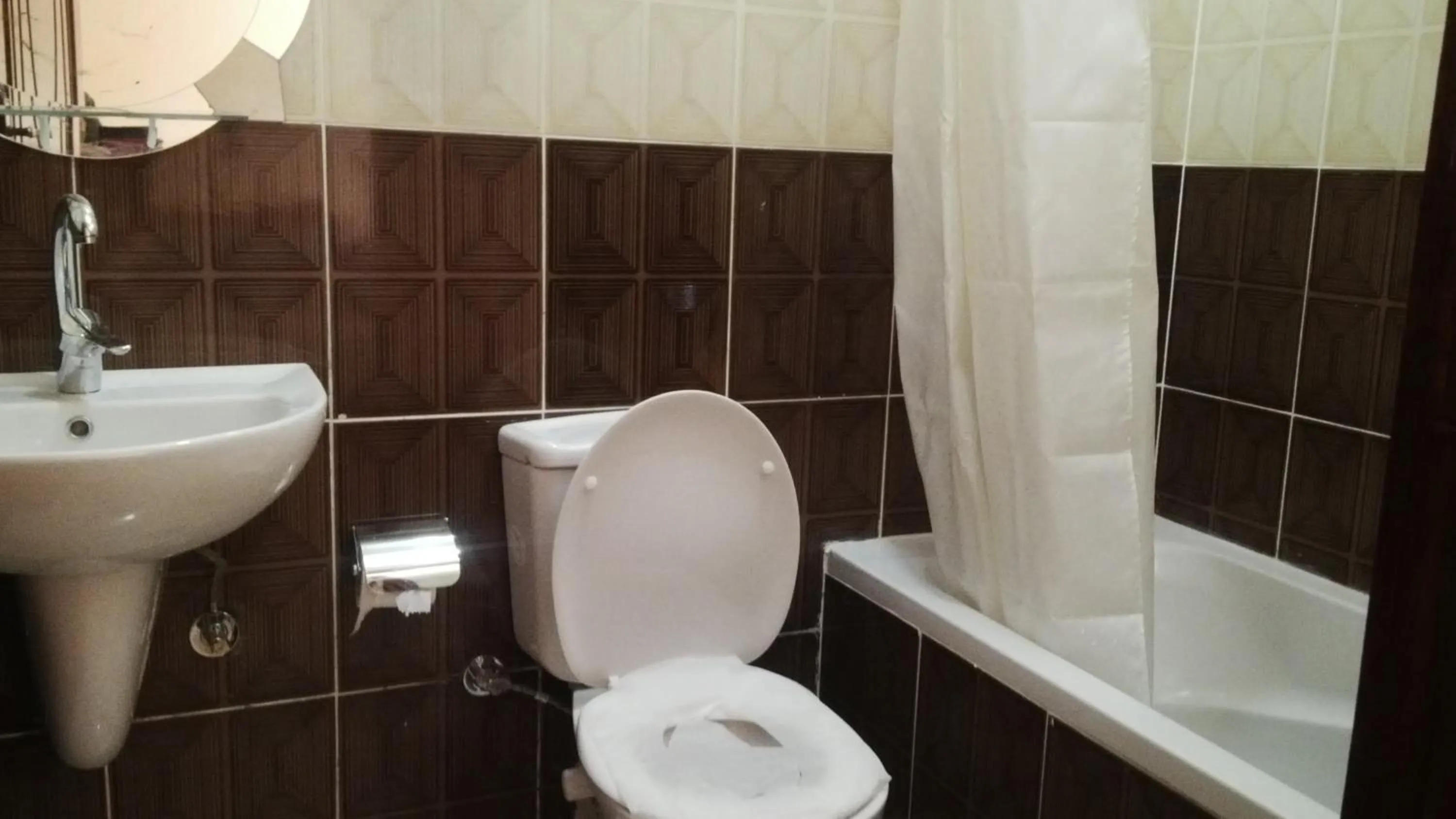 Bathroom in Pyramids Luxor Hotel & SPA