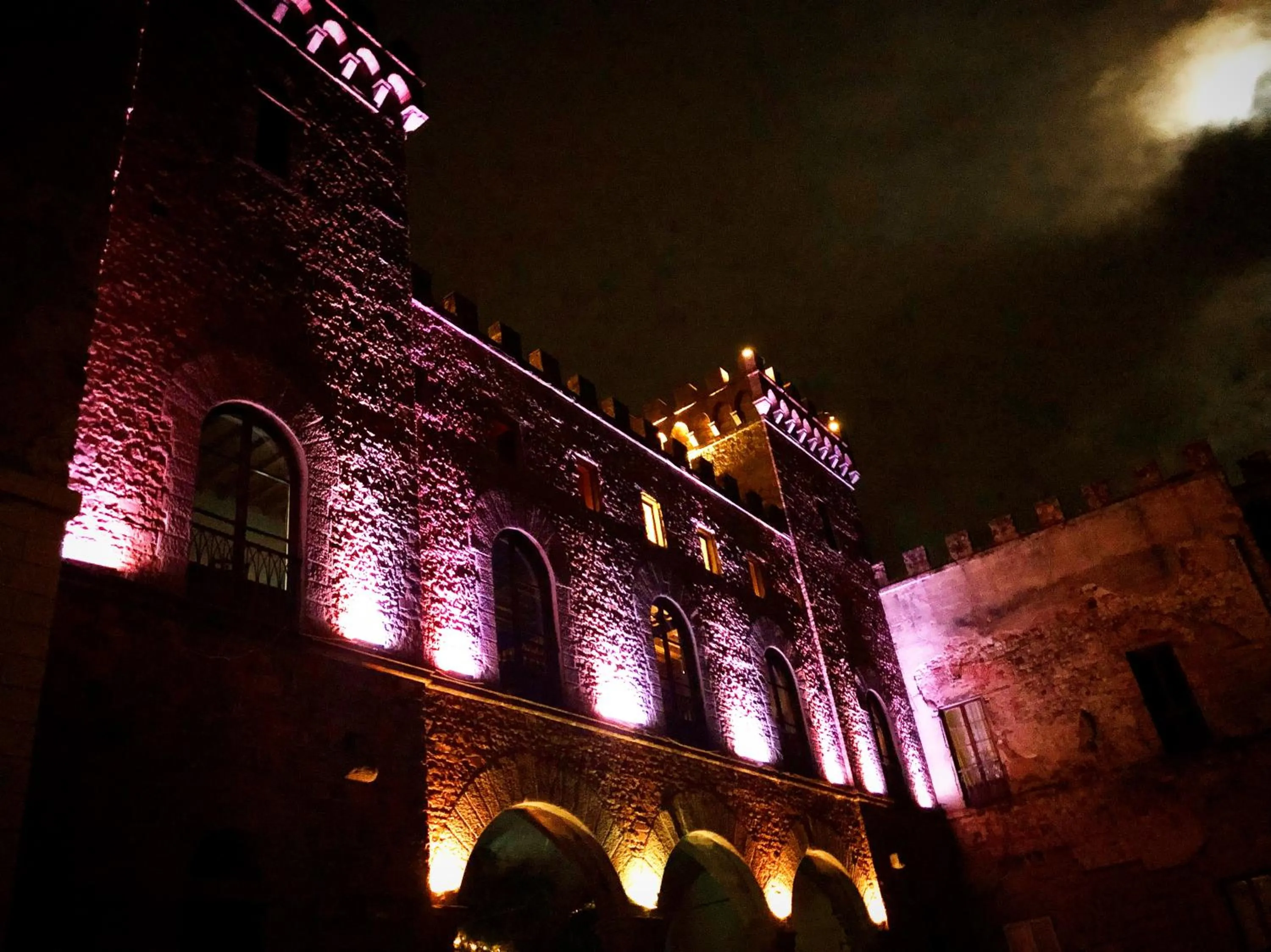 Property building in Castello di Montalbano