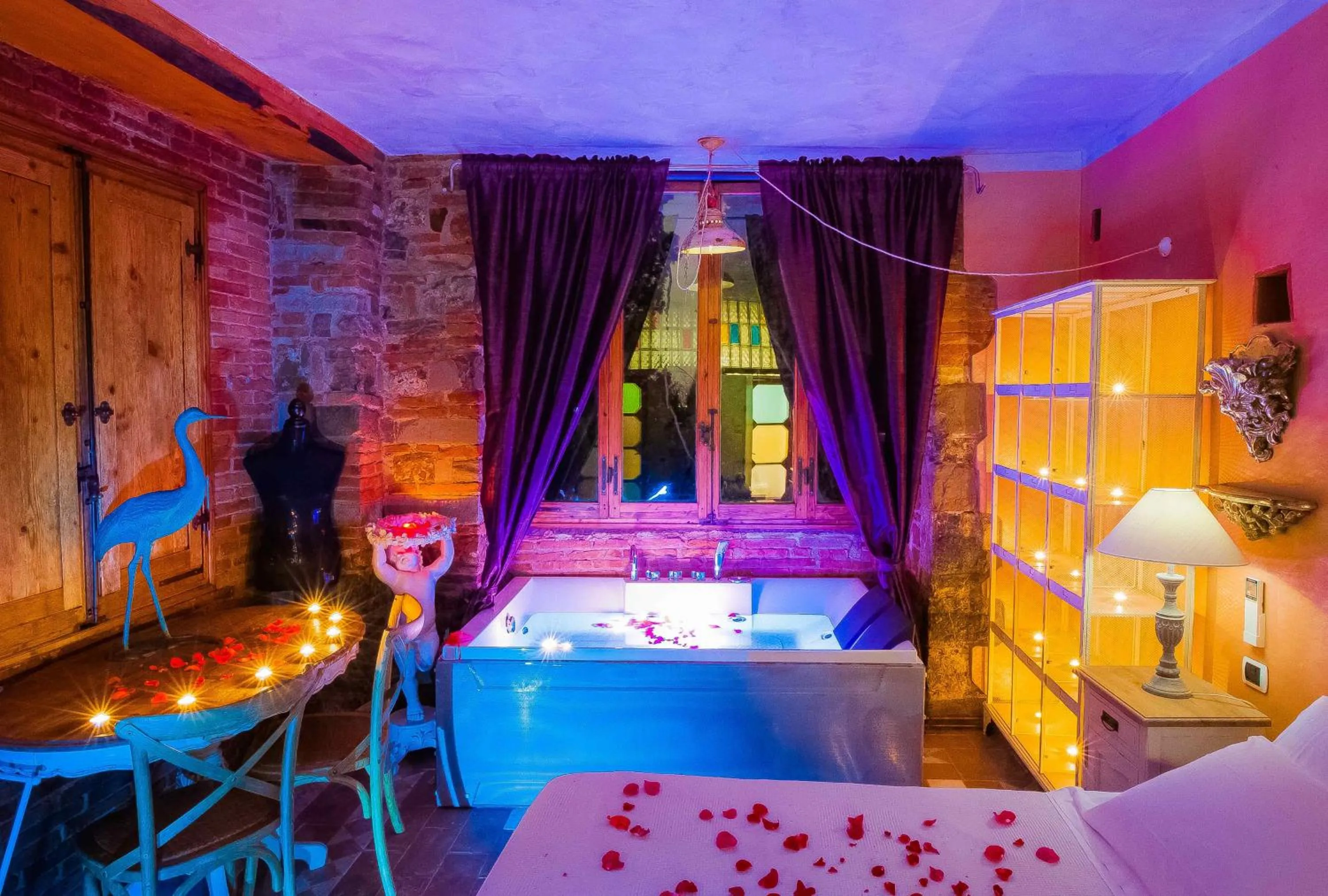 Hot Tub, Bed in Castello di Montalbano
