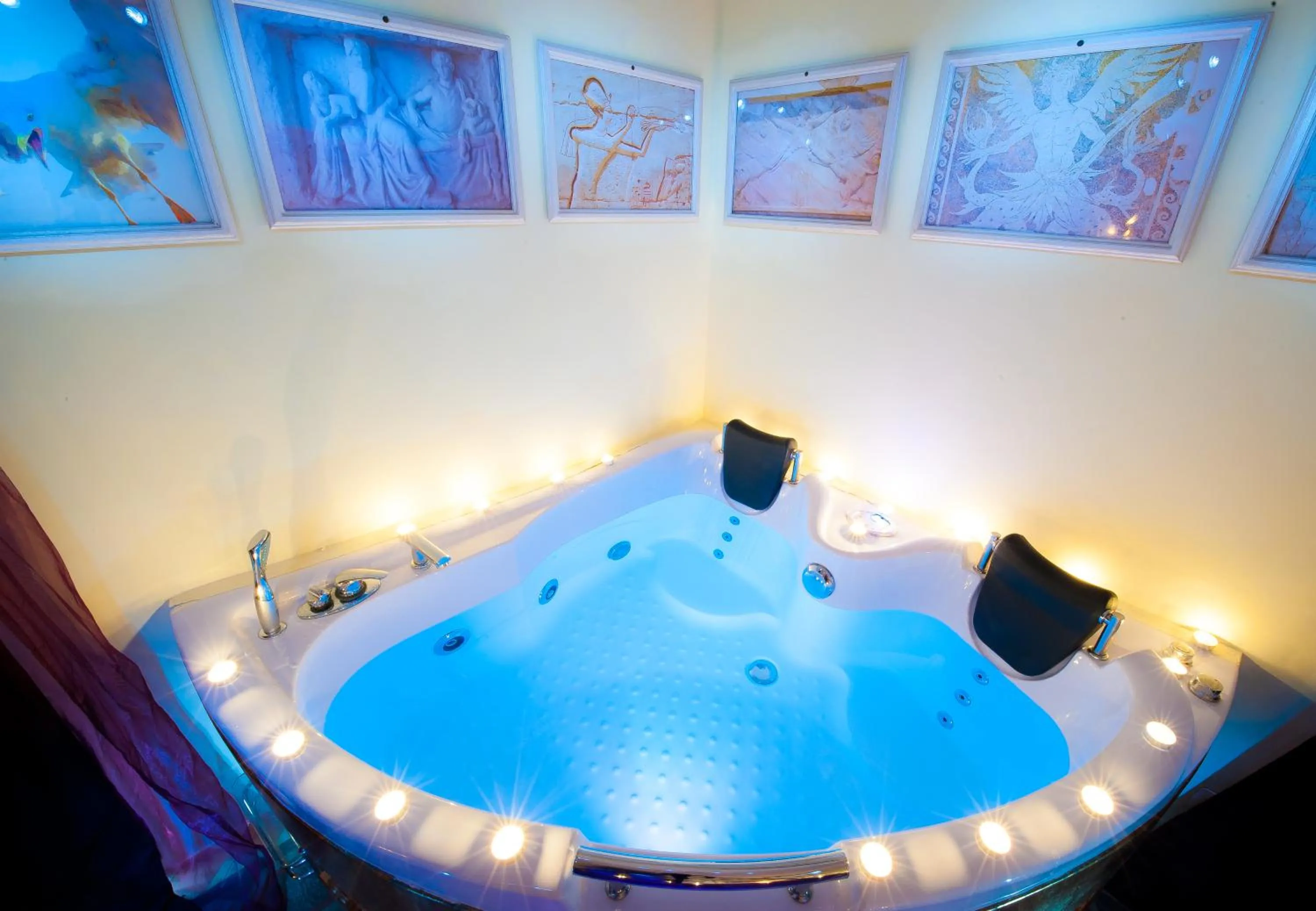 Hot Tub in Castello di Montalbano