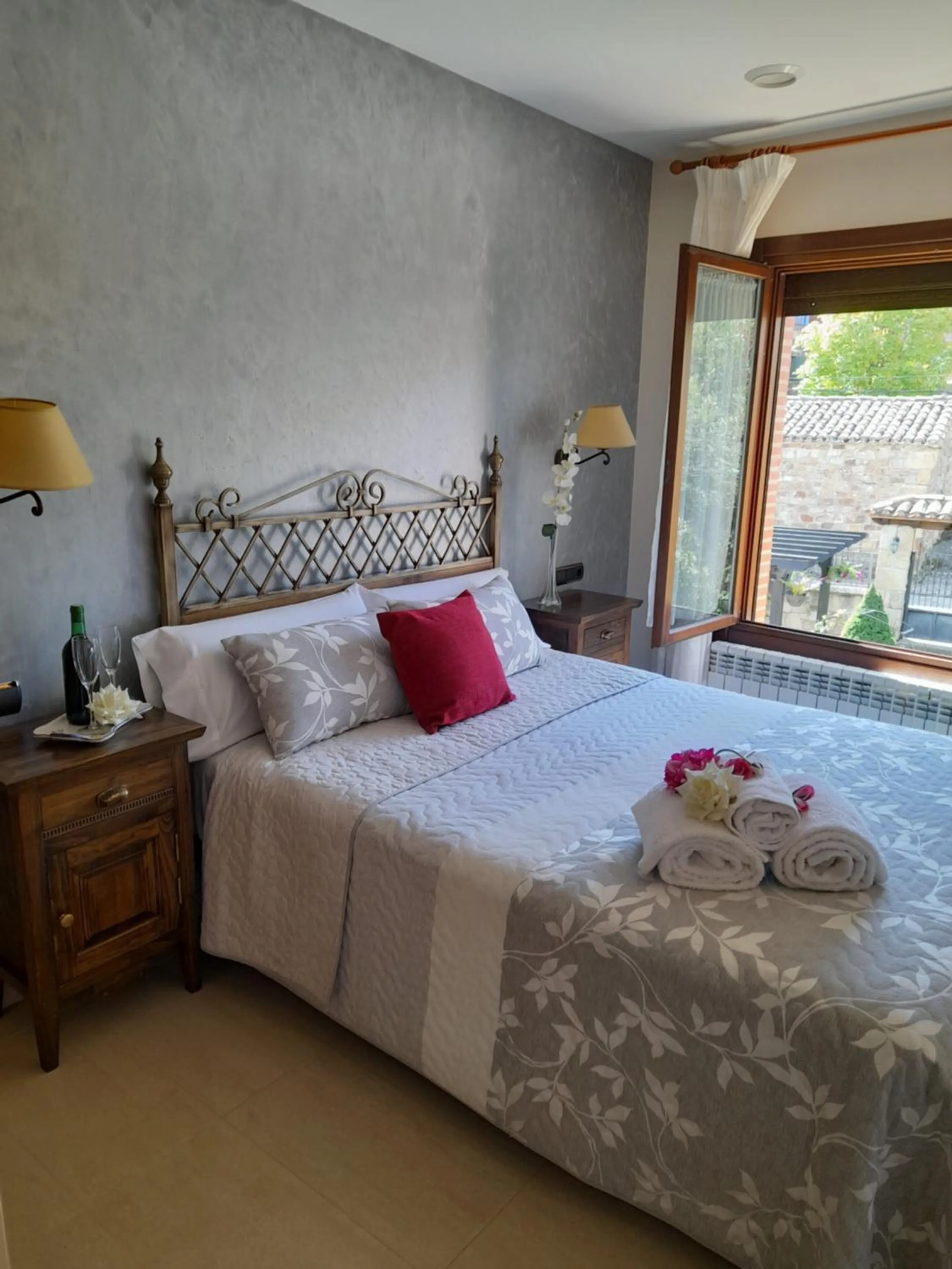 Bedroom, Bed in Lagunas de Urbión