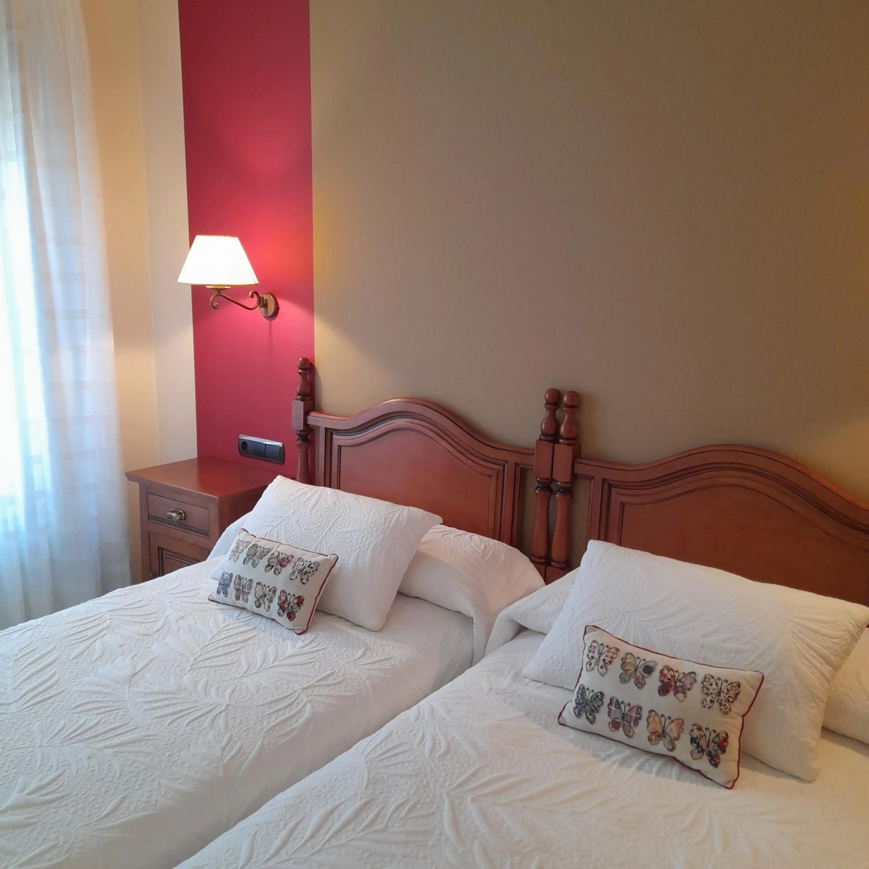Bedroom, Bed in Lagunas de Urbión