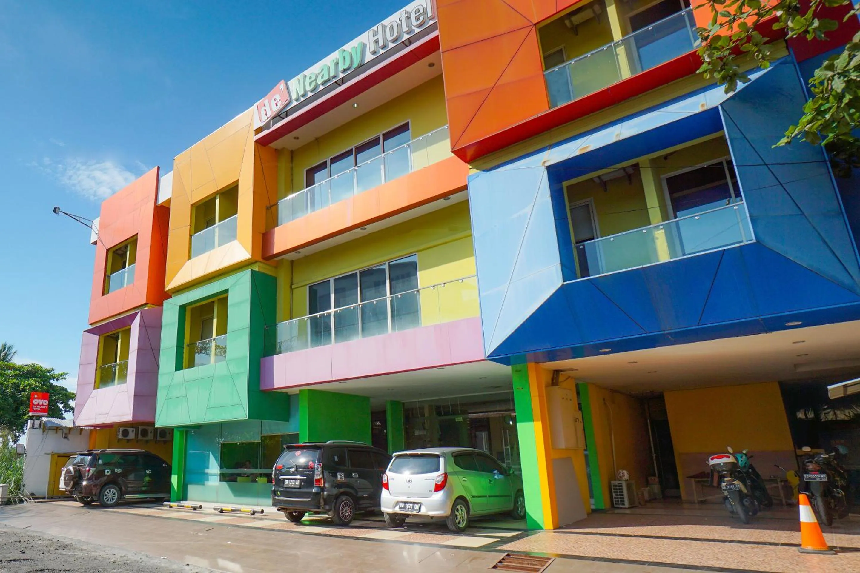 Facade/entrance, Property Building in De Nearby Hotel