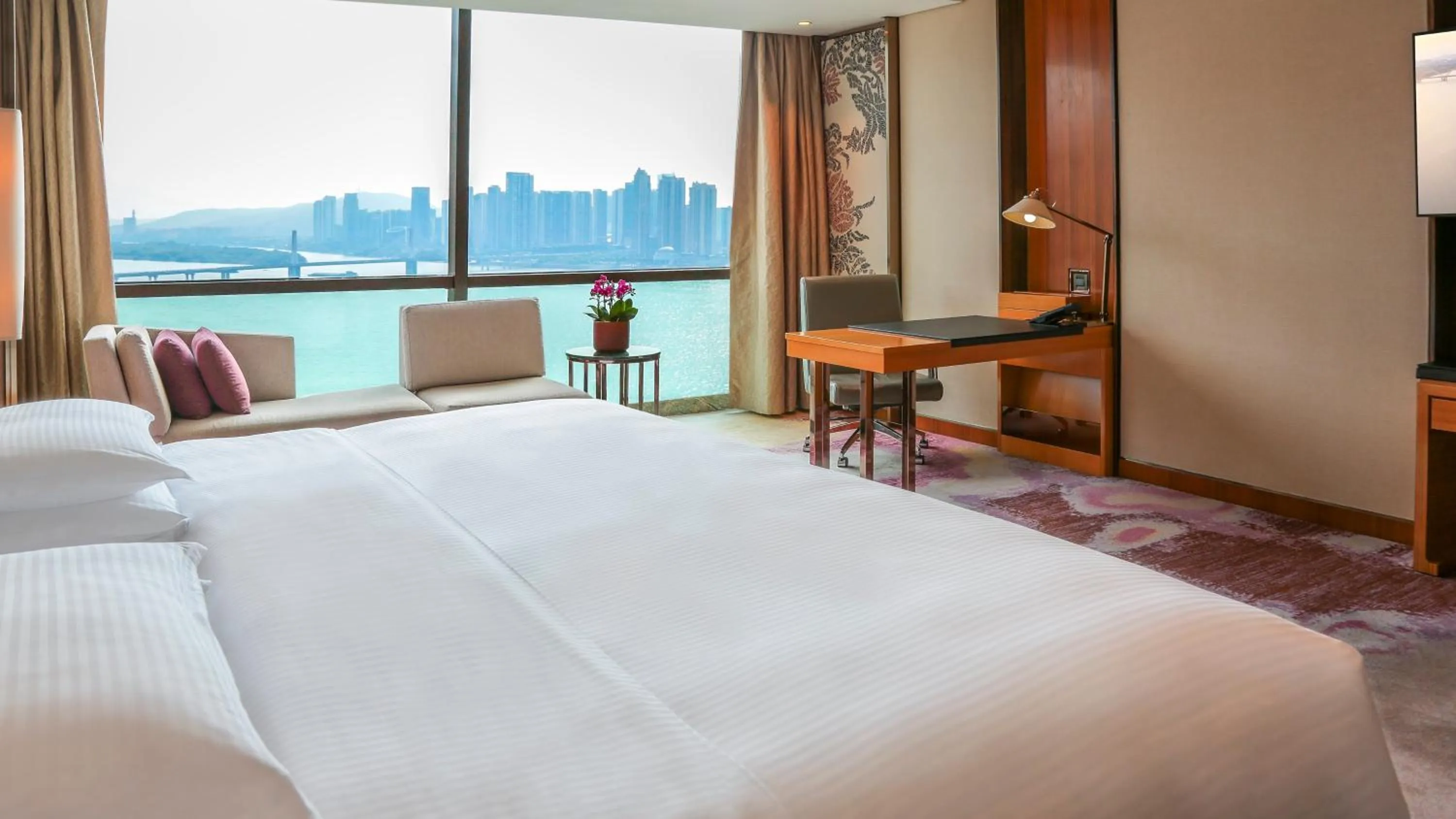 Photo of the whole room, Bed in InterContinental Changsha