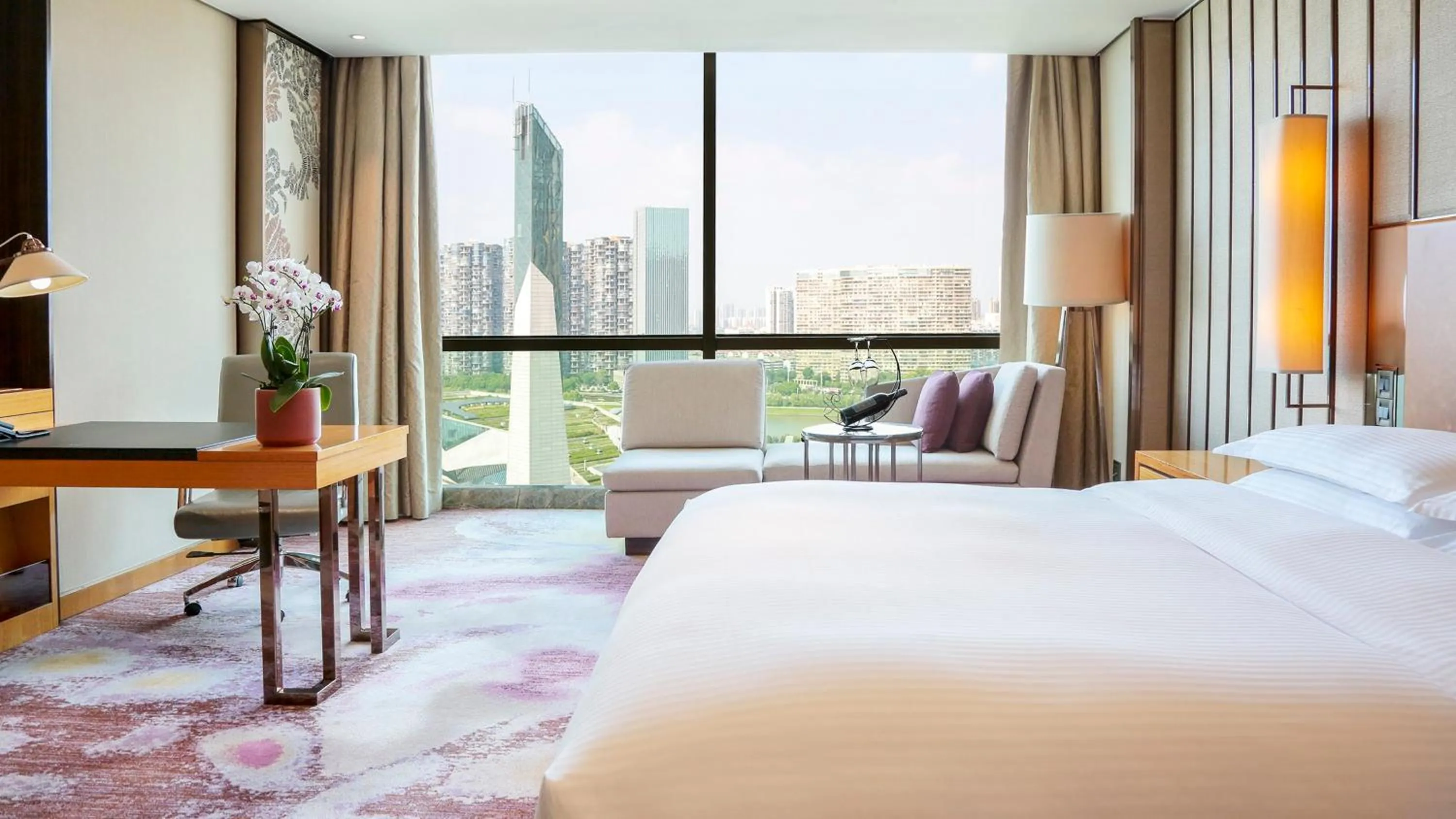 Photo of the whole room, Bed in InterContinental Changsha