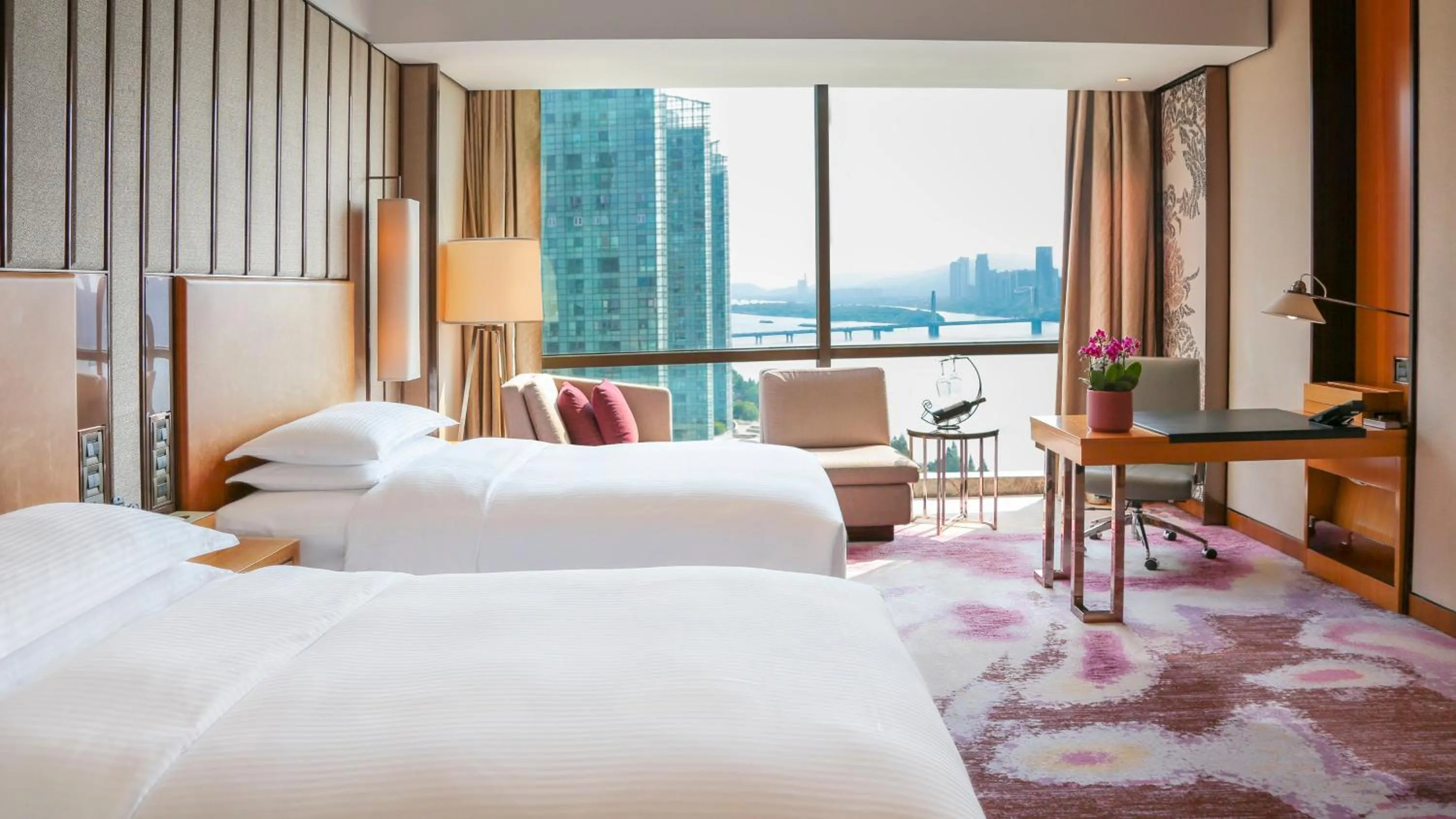 Photo of the whole room, Bed in InterContinental Changsha