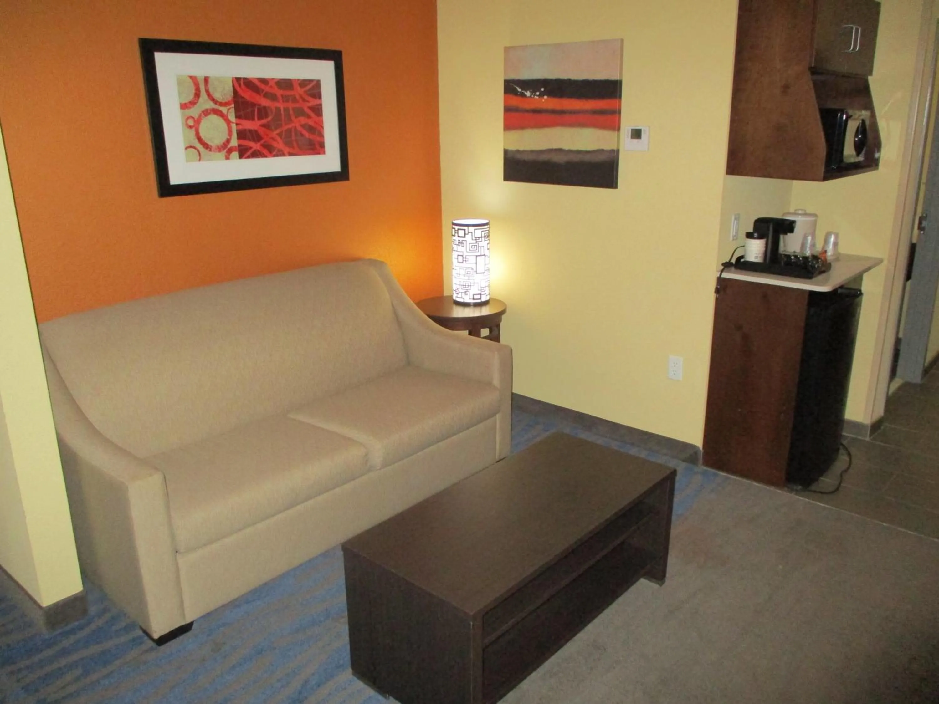 Seating area in Best Western St. Louis Airport North Hotel & Suites