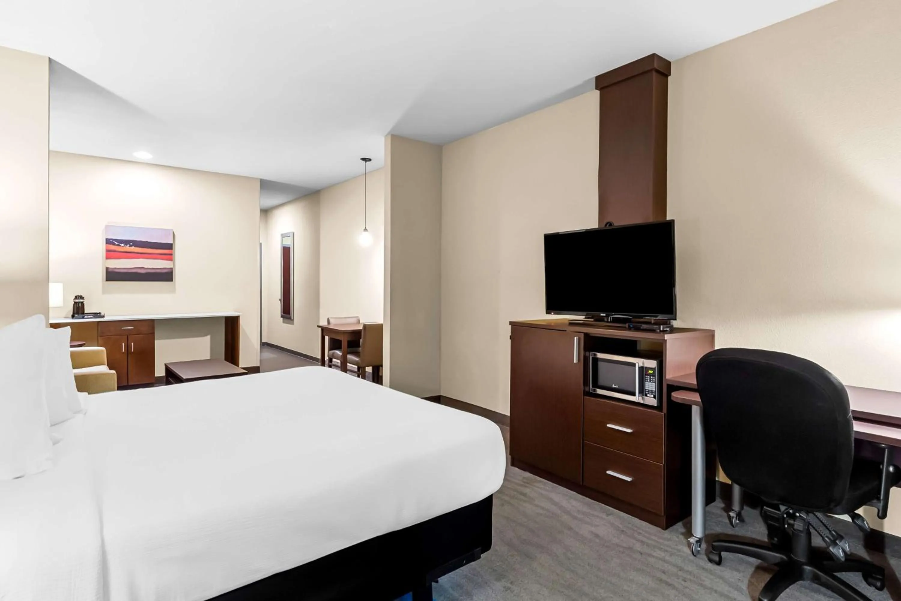 Bedroom, Bed in Best Western St. Louis Airport North Hotel & Suites