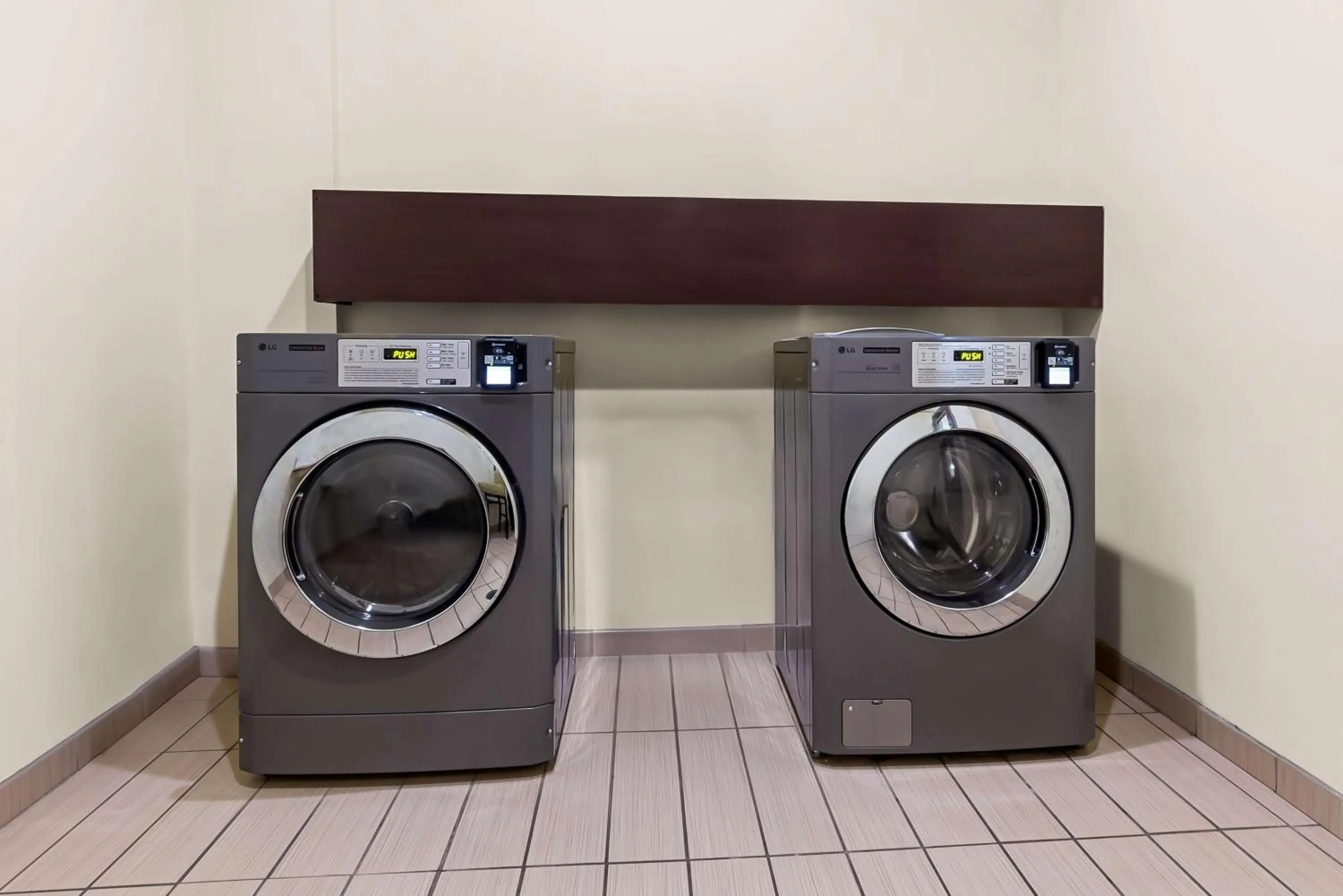 Property building in Best Western St. Louis Airport North Hotel & Suites