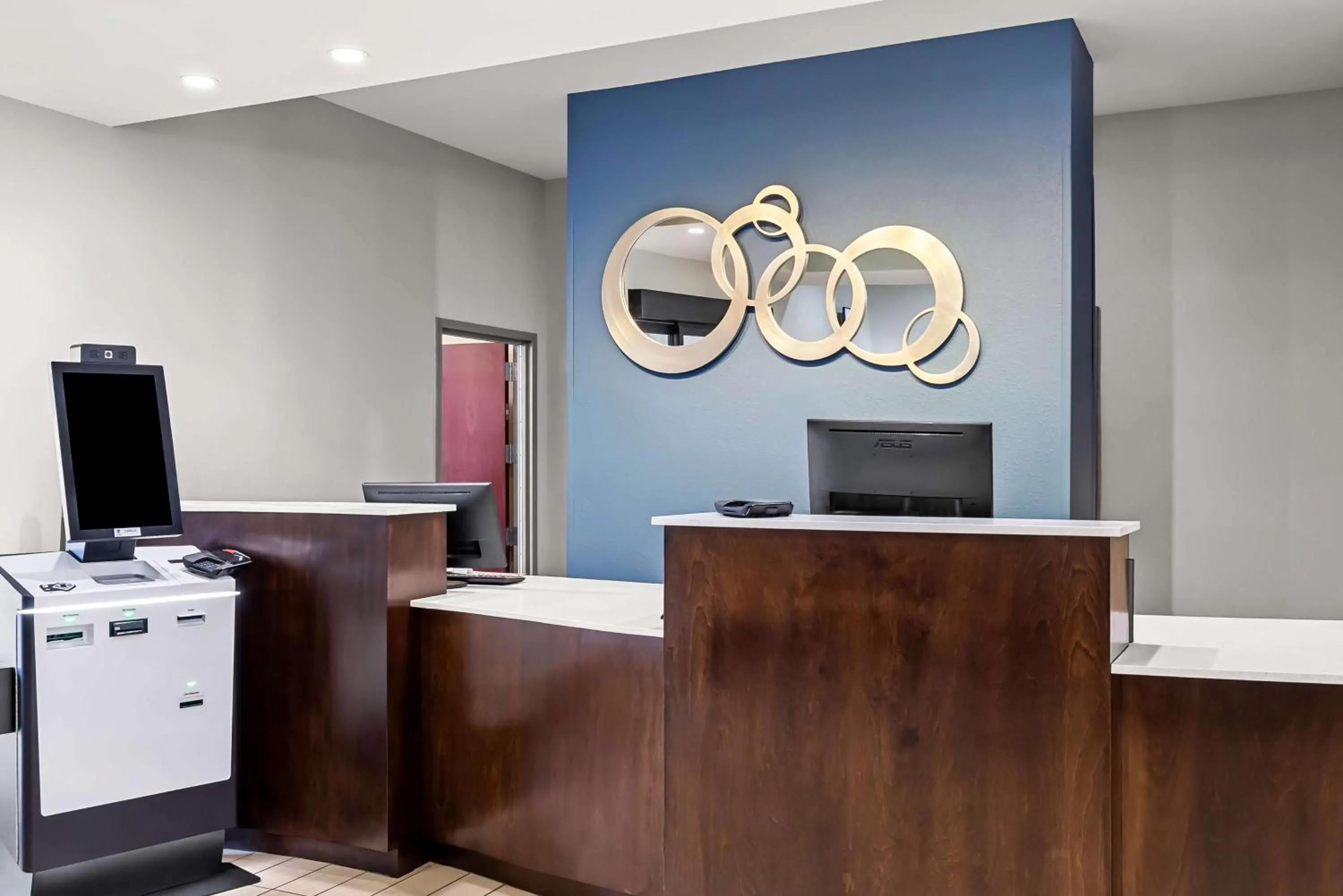 Lobby or reception in Best Western St. Louis Airport North Hotel & Suites