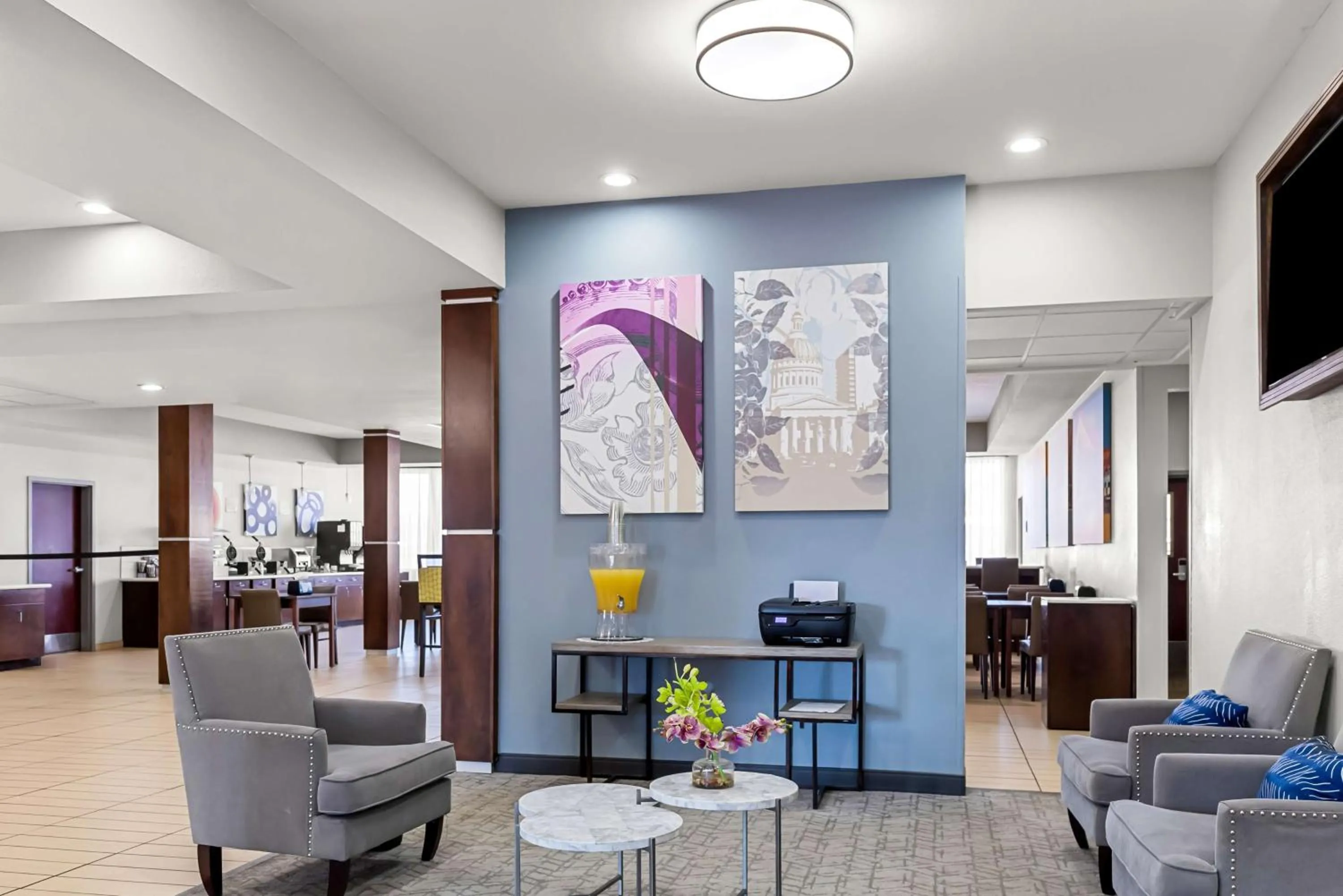 Lobby or reception in Best Western St. Louis Airport North Hotel & Suites