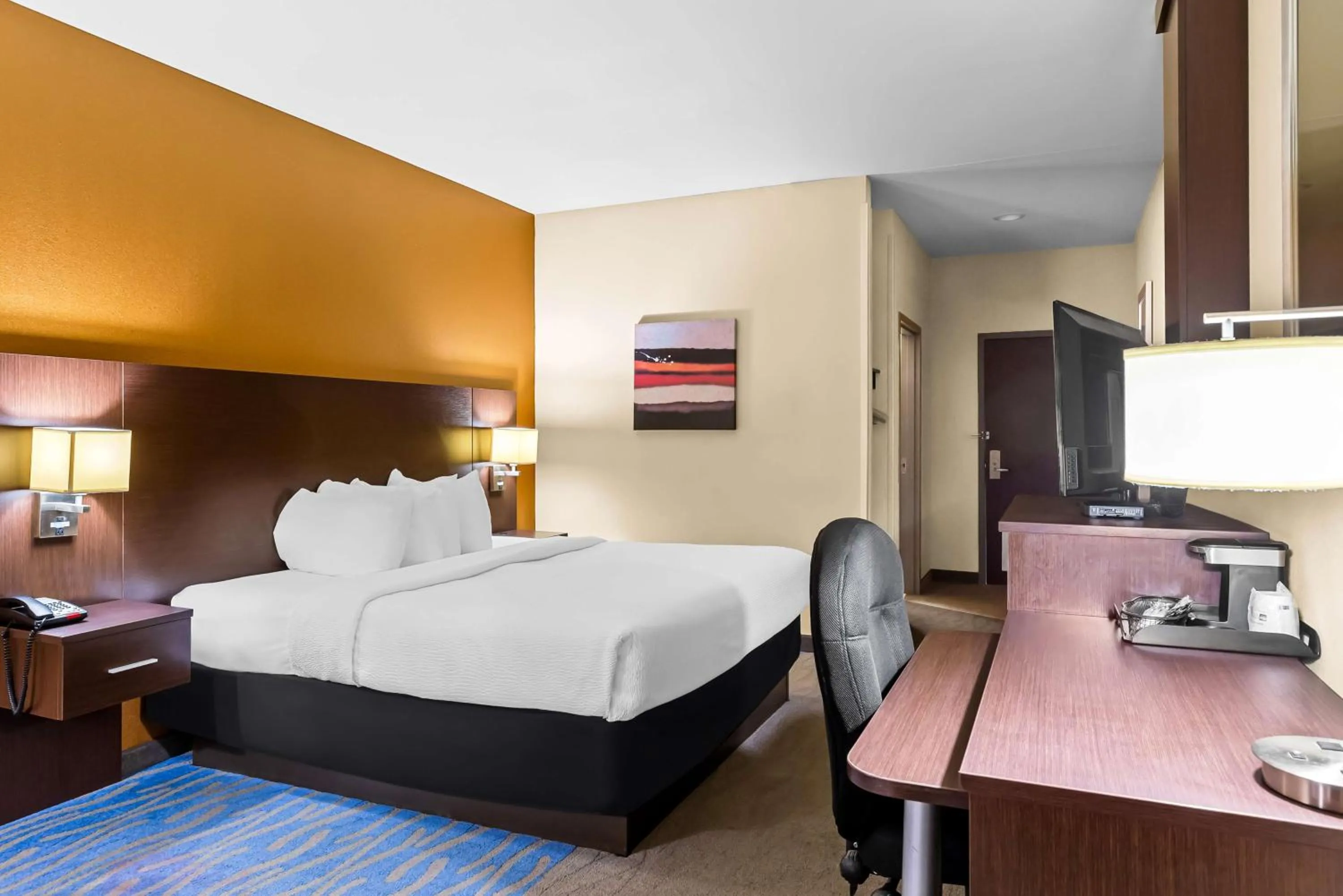 Bedroom, Bed in Best Western St. Louis Airport North Hotel & Suites