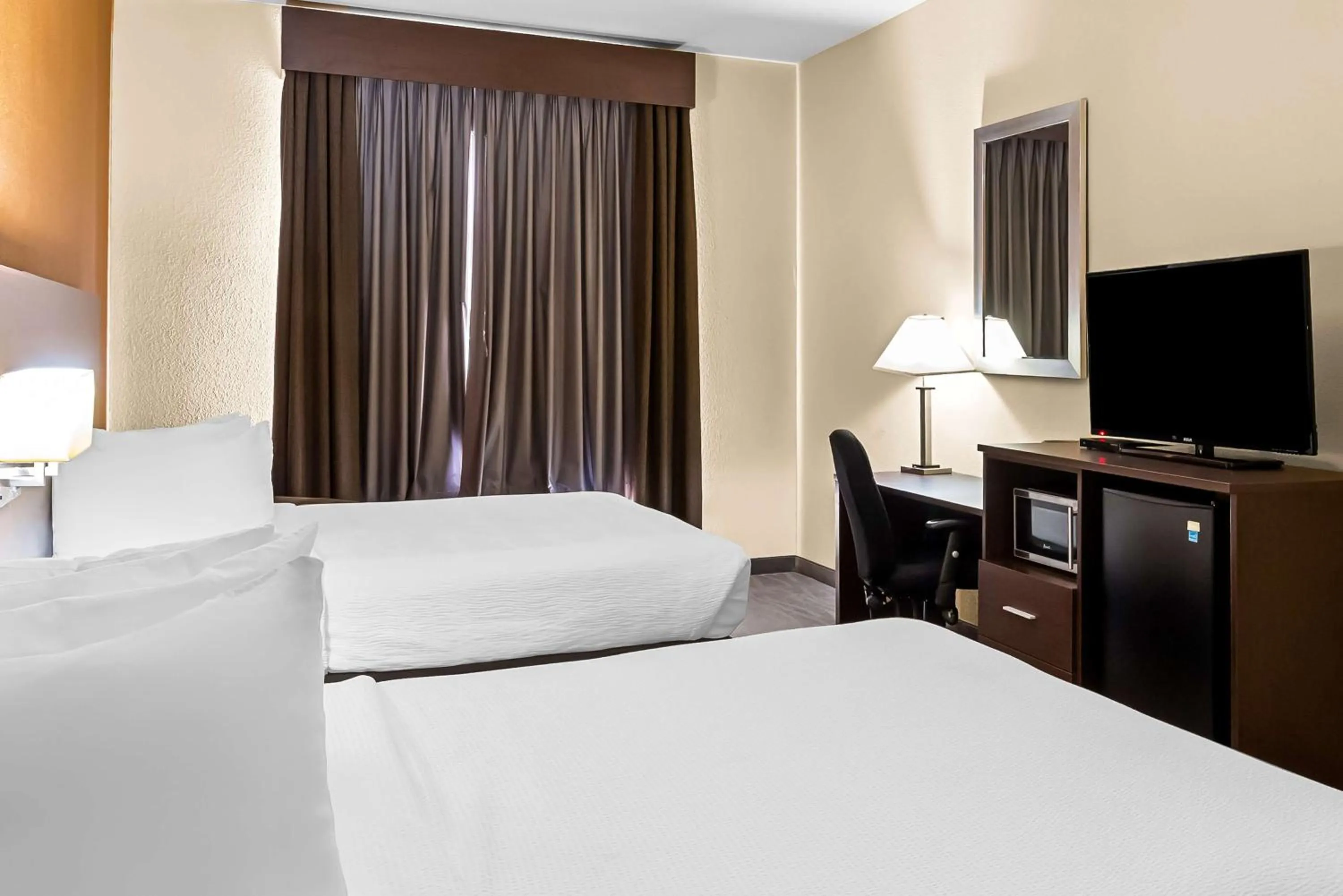 Bedroom, Bed in Best Western St. Louis Airport North Hotel & Suites