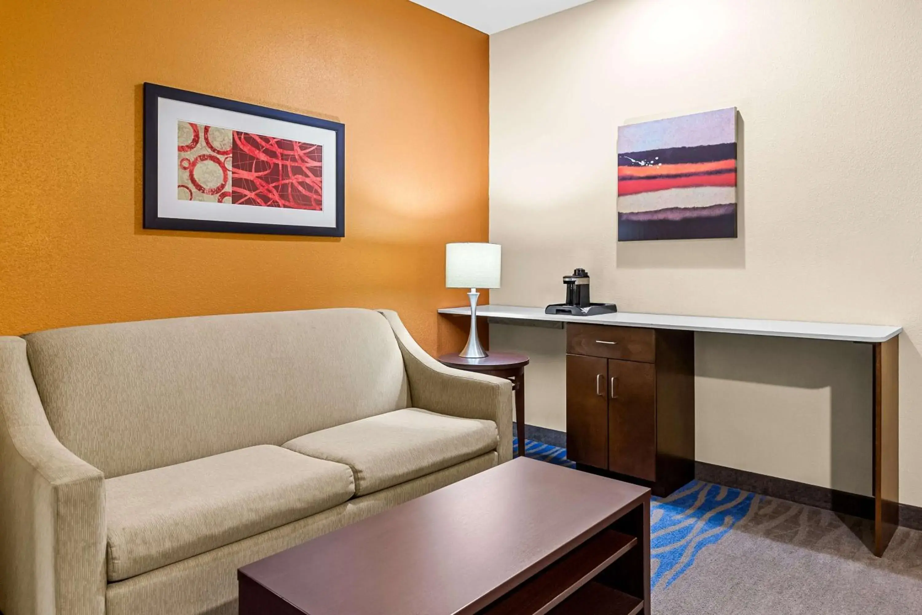 Bedroom in Best Western St. Louis Airport North Hotel & Suites Bedroom in Best Western St. Louis Airport North Hotel & Suites