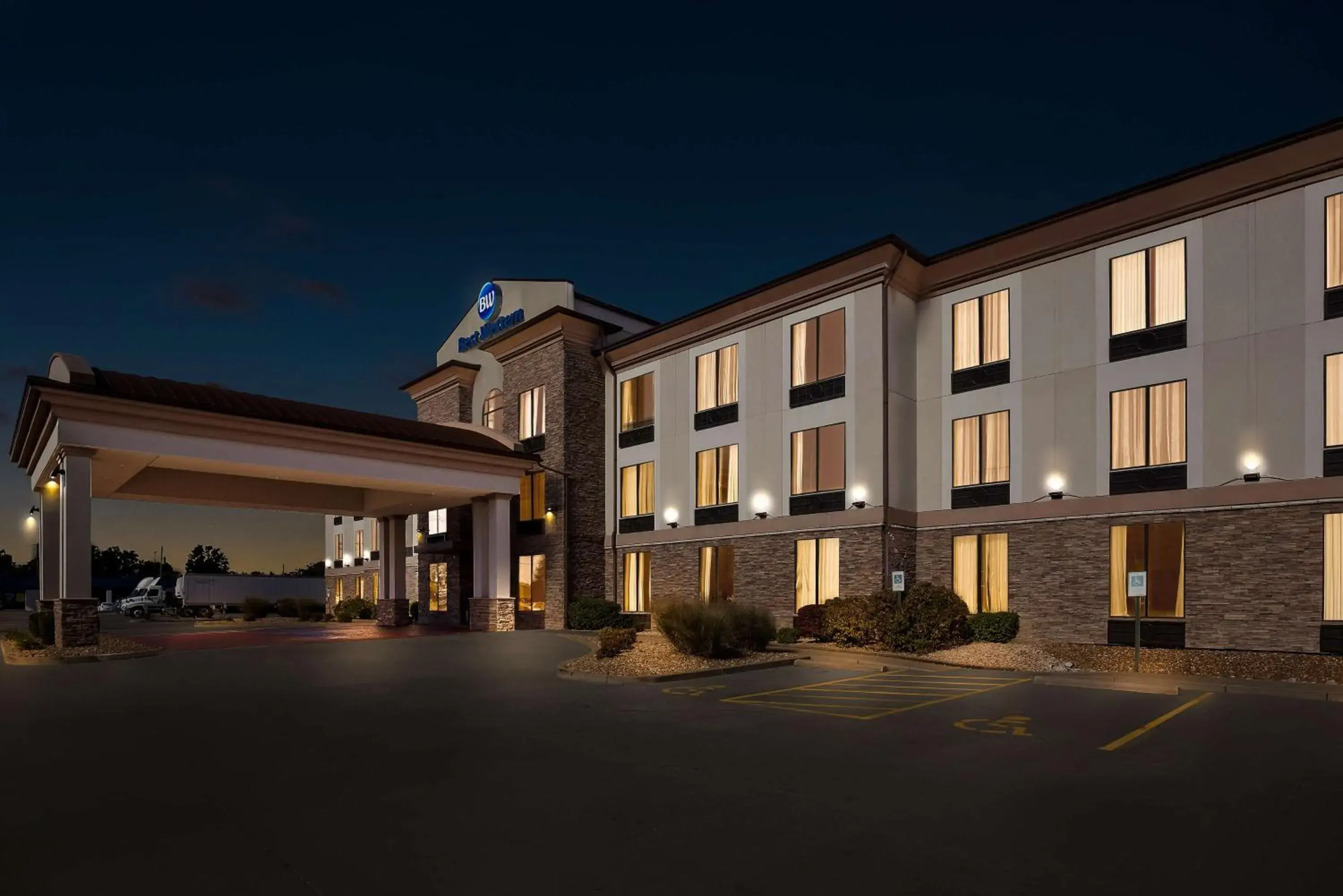 Property building in Best Western St. Louis Airport North Hotel & Suites Property building in Best Western St. Louis Airport North Hotel & Suites