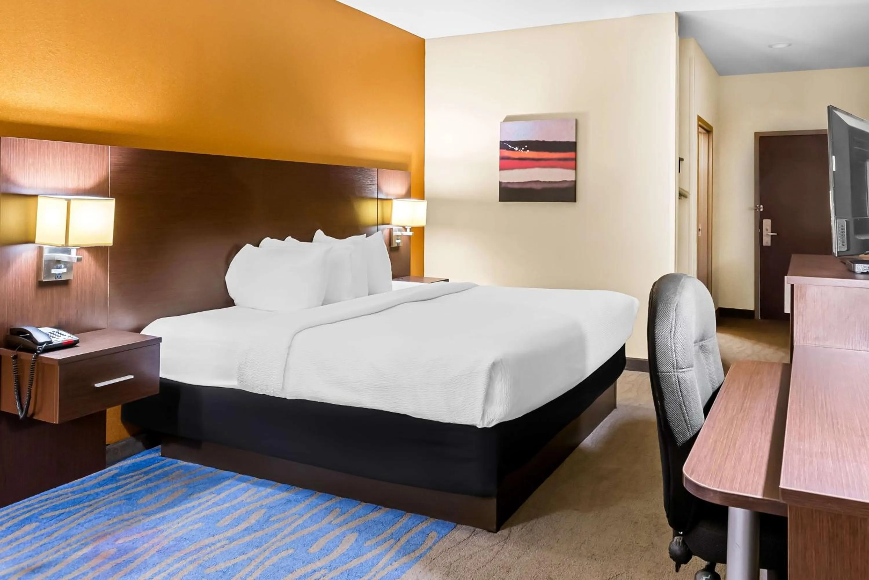 Bedroom, Bed in Best Western St. Louis Airport North Hotel & Suites