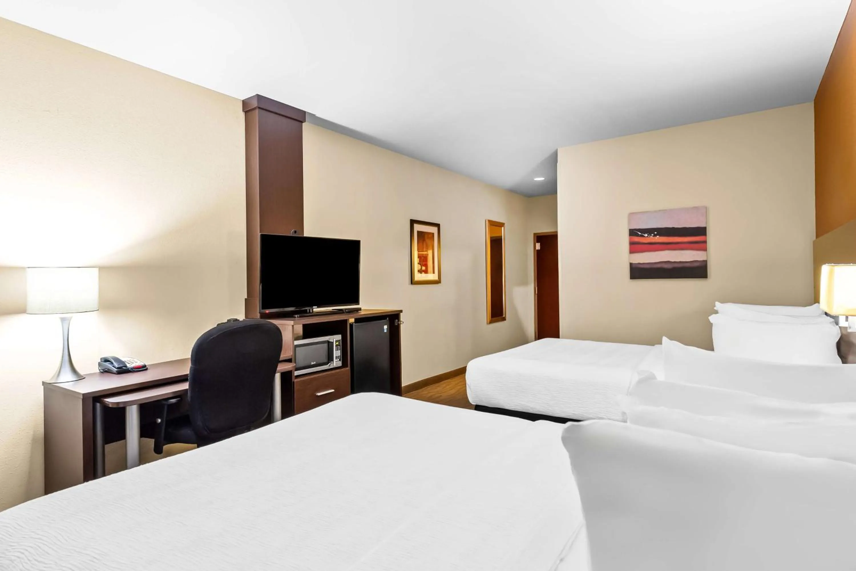 Bedroom, Bed in Best Western St. Louis Airport North Hotel & Suites