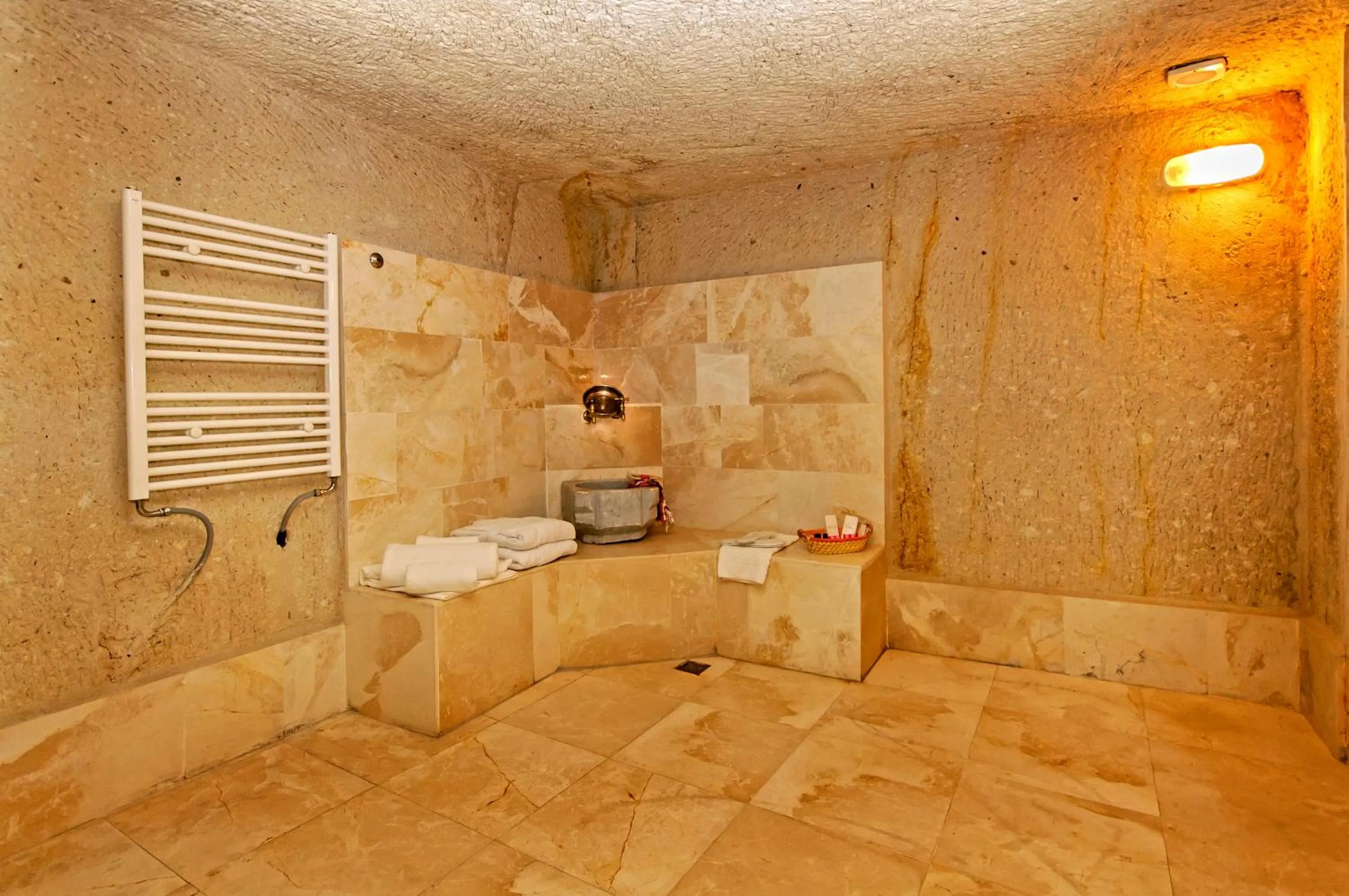 Shower in Nessa Cave Hotel