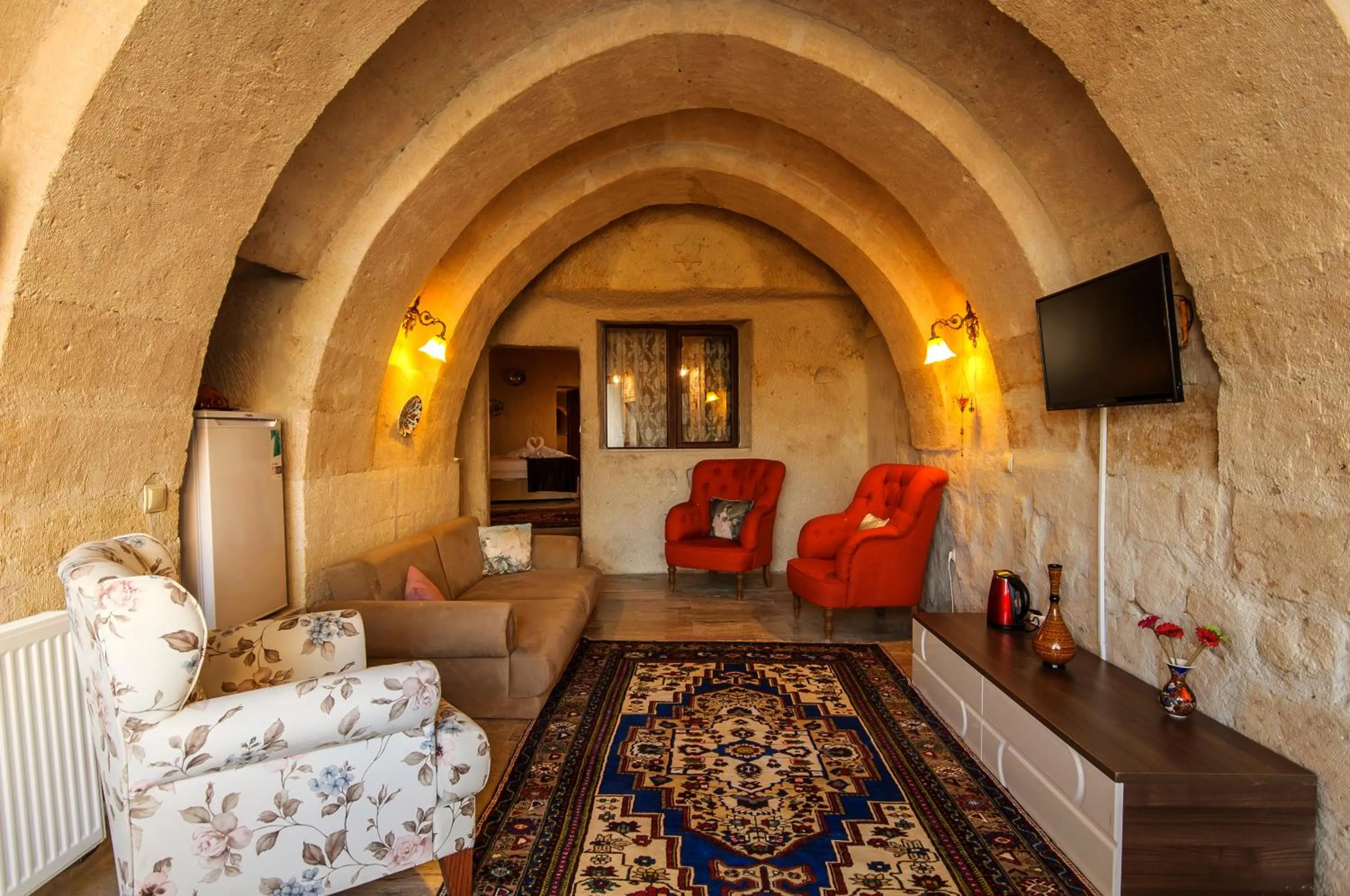 TV and multimedia in Nessa Cave Hotel