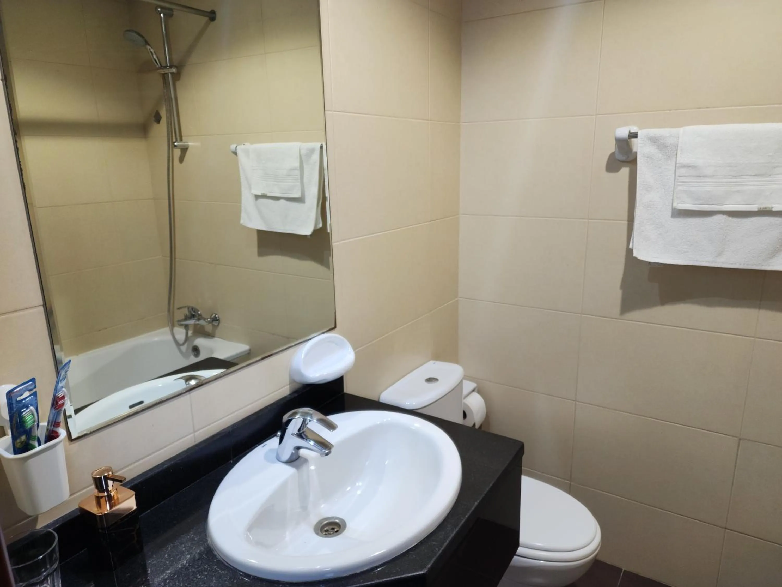 Toilet in Elite 6 Residence - Sports City by Golden Casa