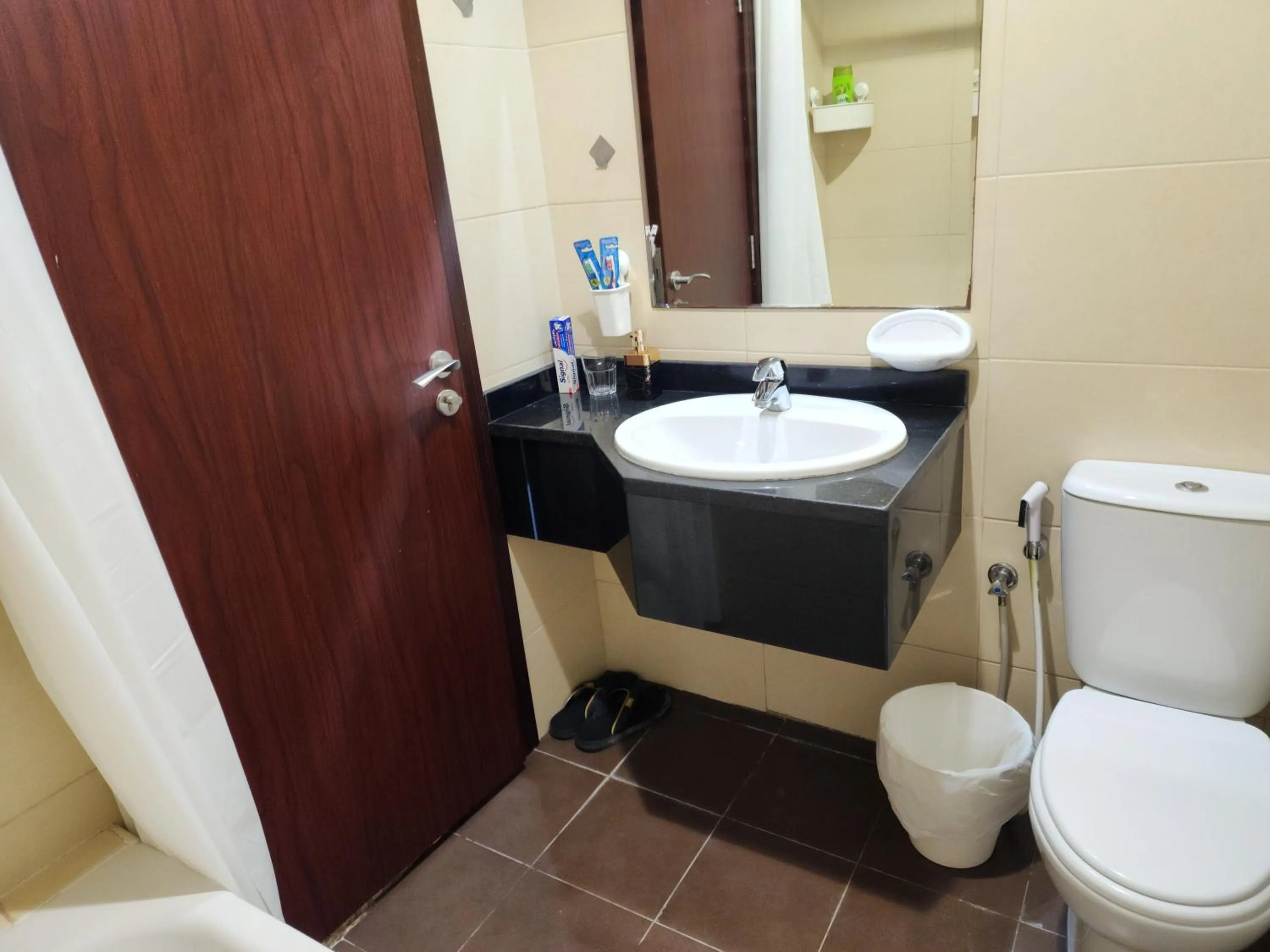 Toilet in Elite 6 Residence - Sports City by Golden Casa