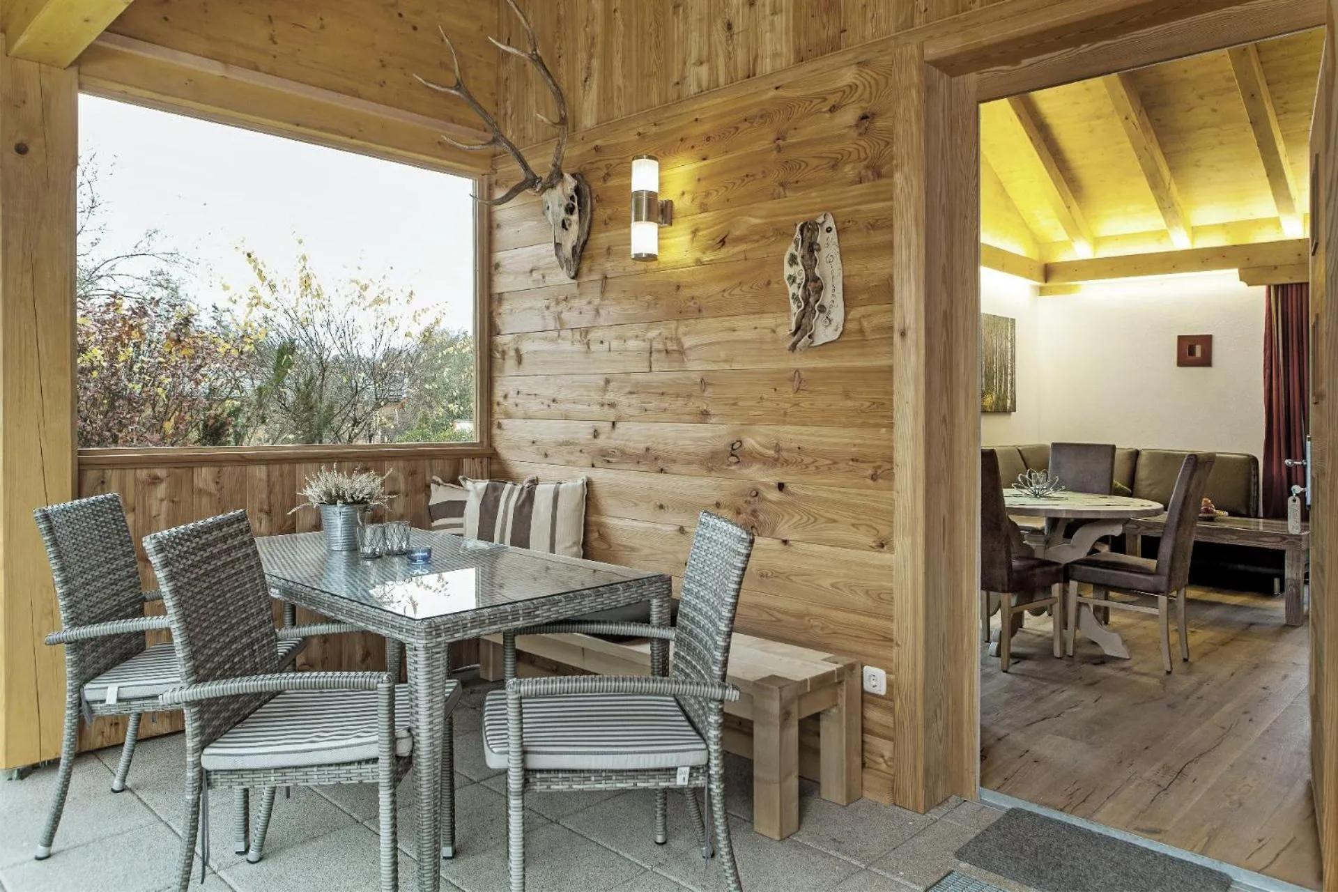 Balcony/Terrace in Bayern Chalets bei Salzburg und Berchtesgaden mit Whirlpool und Sauna