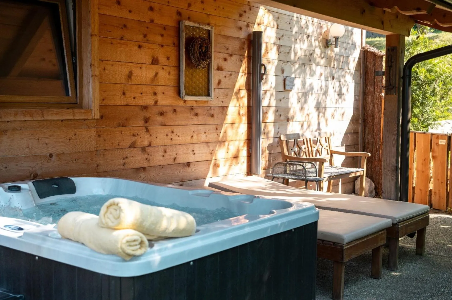 Hot Tub in Bayern Chalets bei Salzburg und Berchtesgaden mit Whirlpool und Sauna
